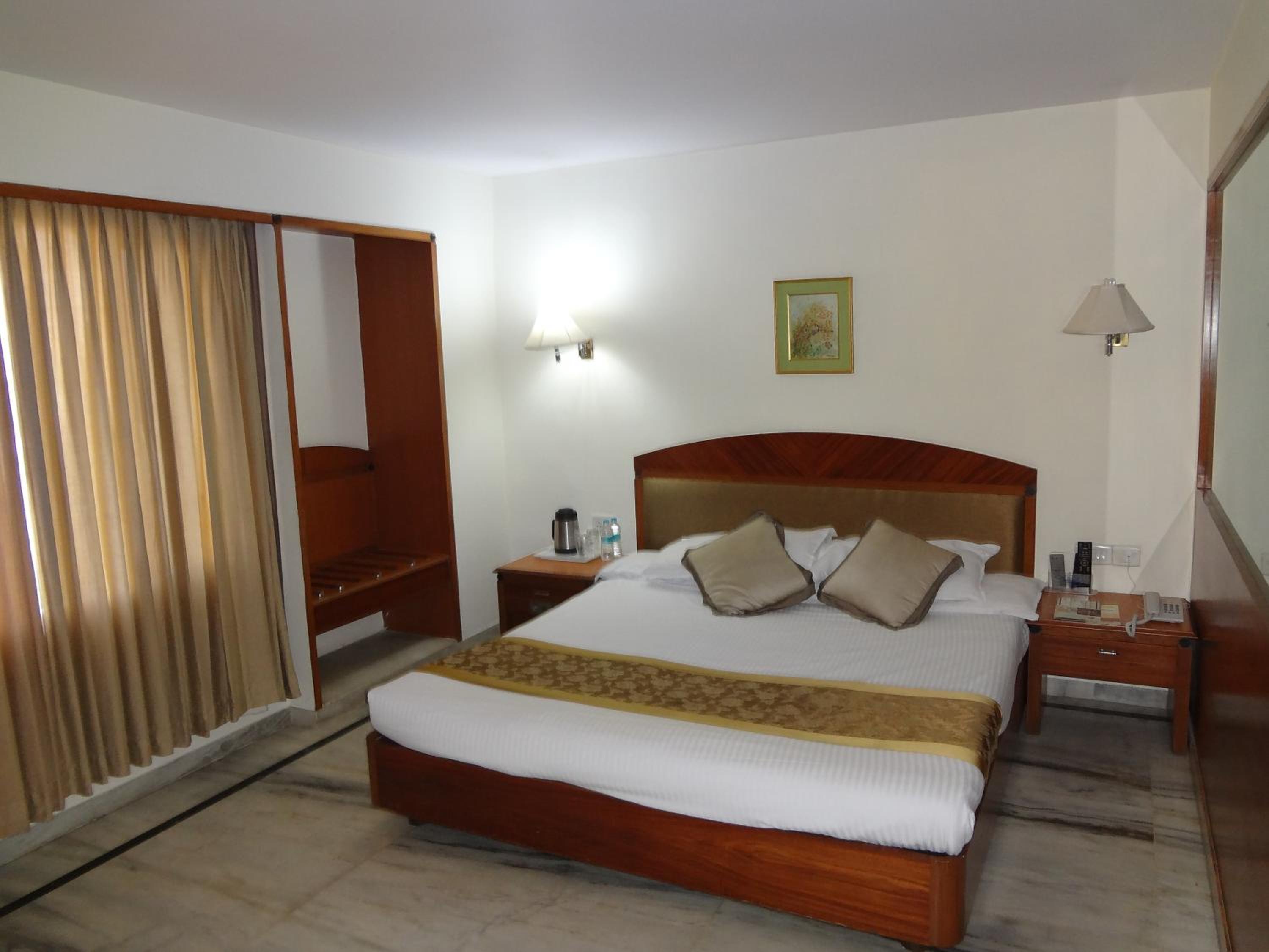 Suite - Photo 1