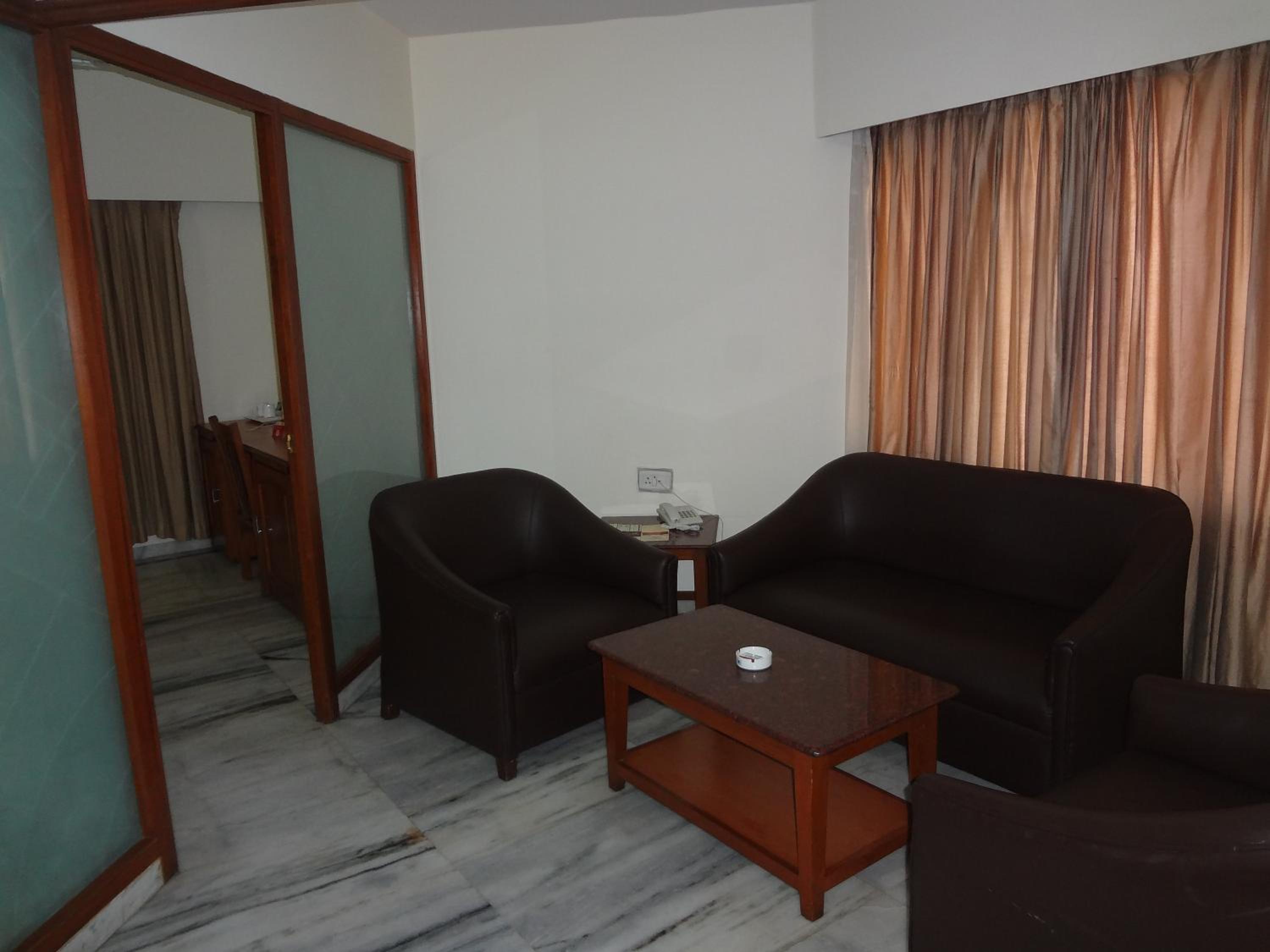 Suite - Photo 3