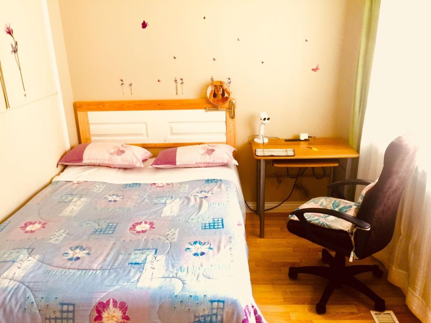 Single Room with Shared Bathroom photo 2