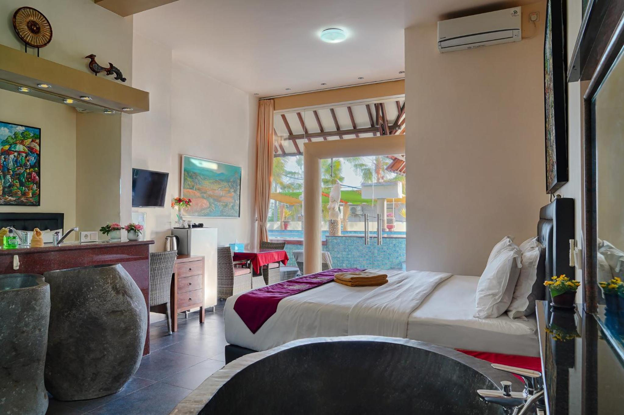 Deluxe Double Room with Bath - Photo 1