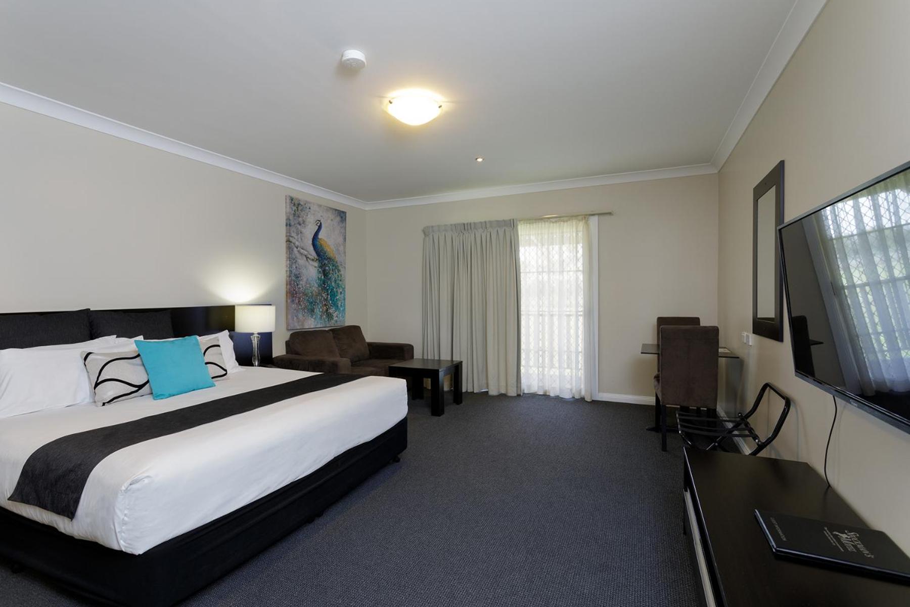 Deluxe King Spa Suite