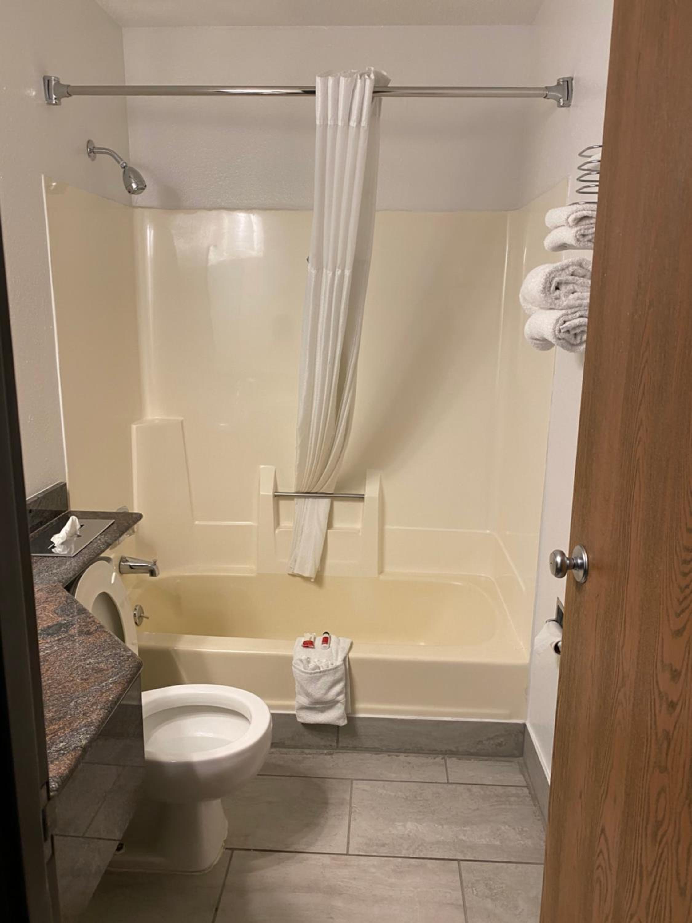 Queen Room - Non-Smoking/Upper Floor - Photo 5