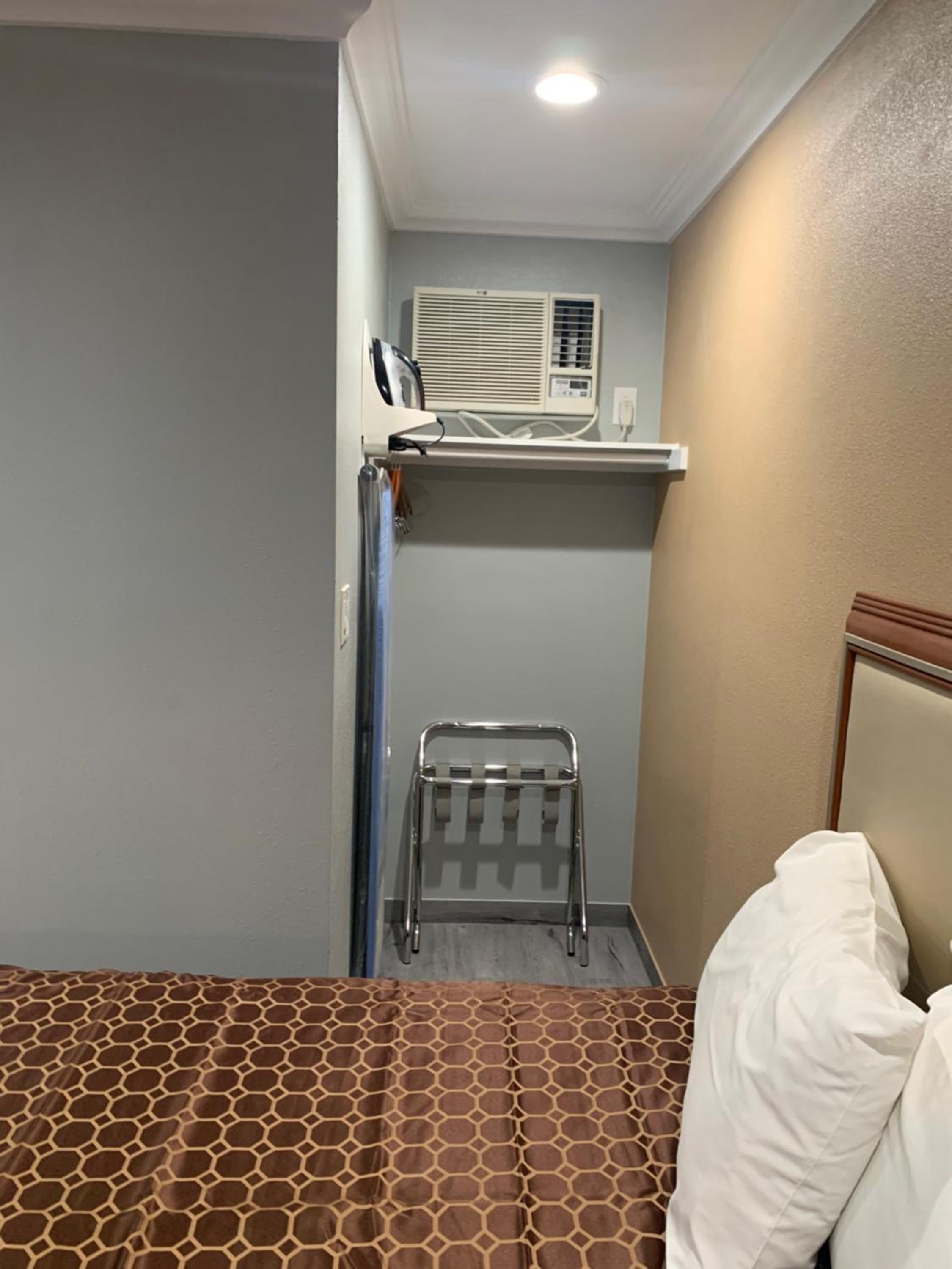 King Room - Non-Smoking photo 3