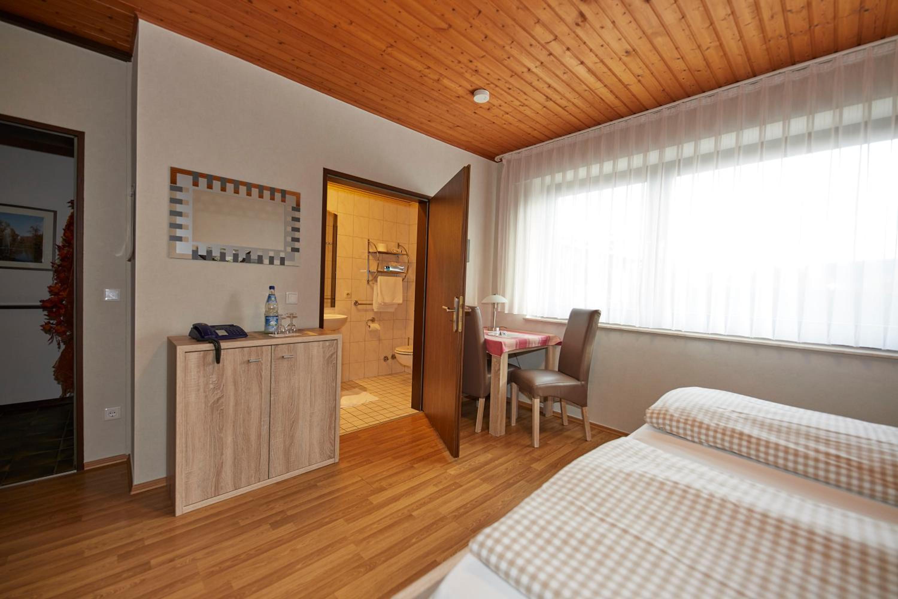 Economy Double or Twin Room photo 2