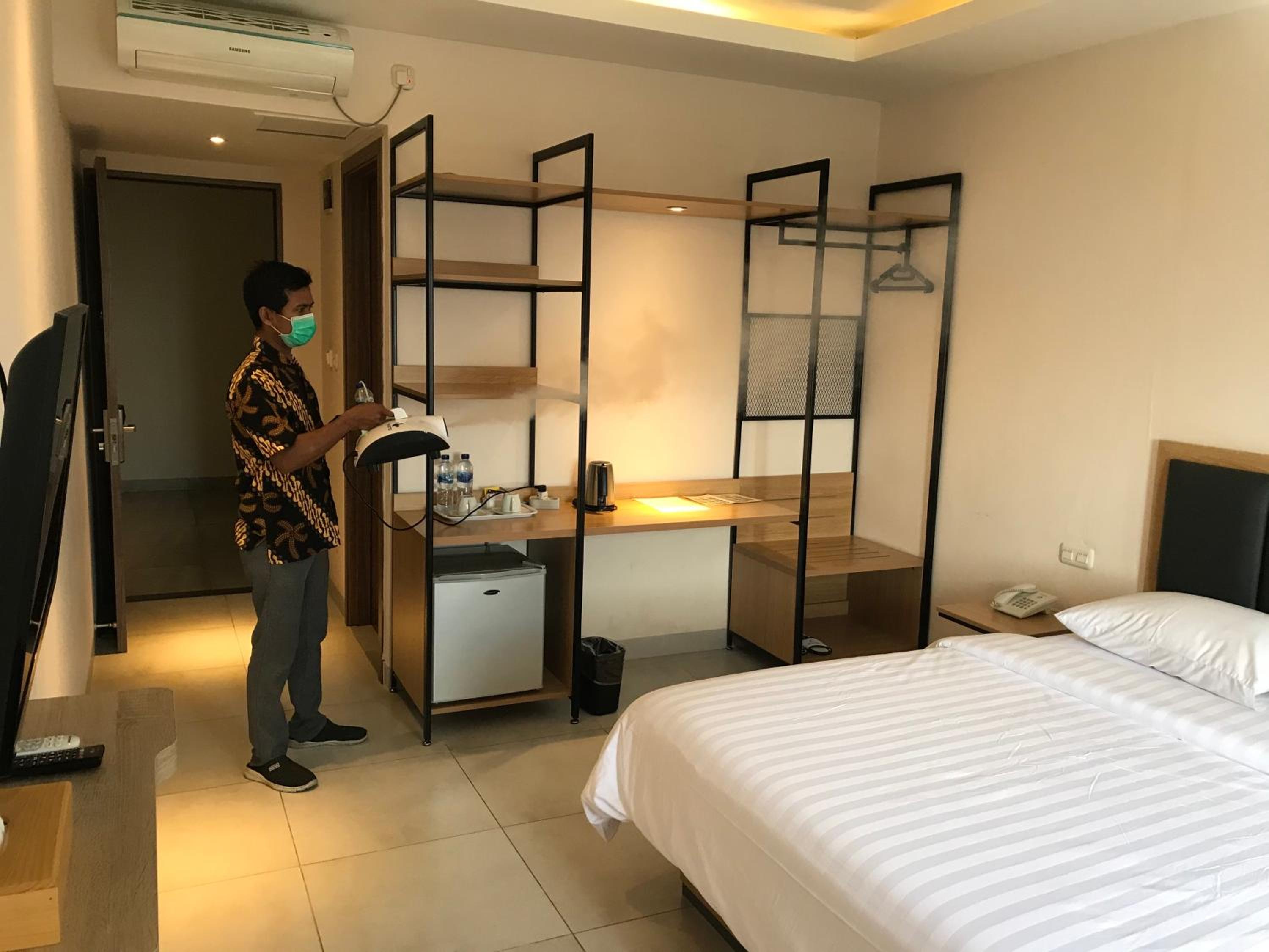 Deluxe Double Room - Smoking - Photo 5