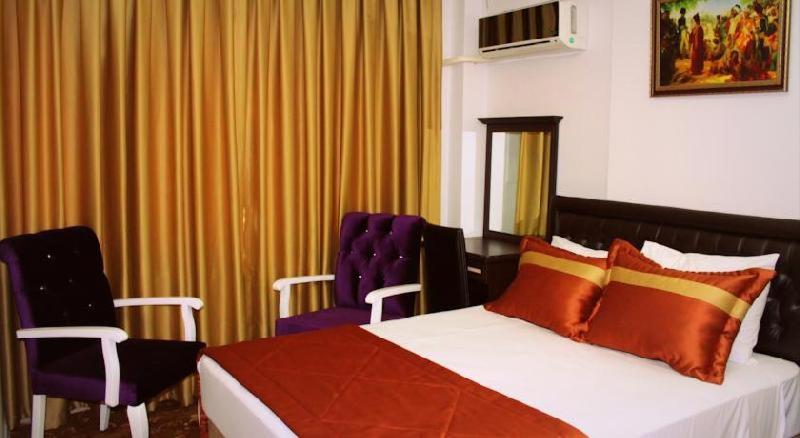 Deluxe Double Room (2 Adults + 1 Child) photo 1