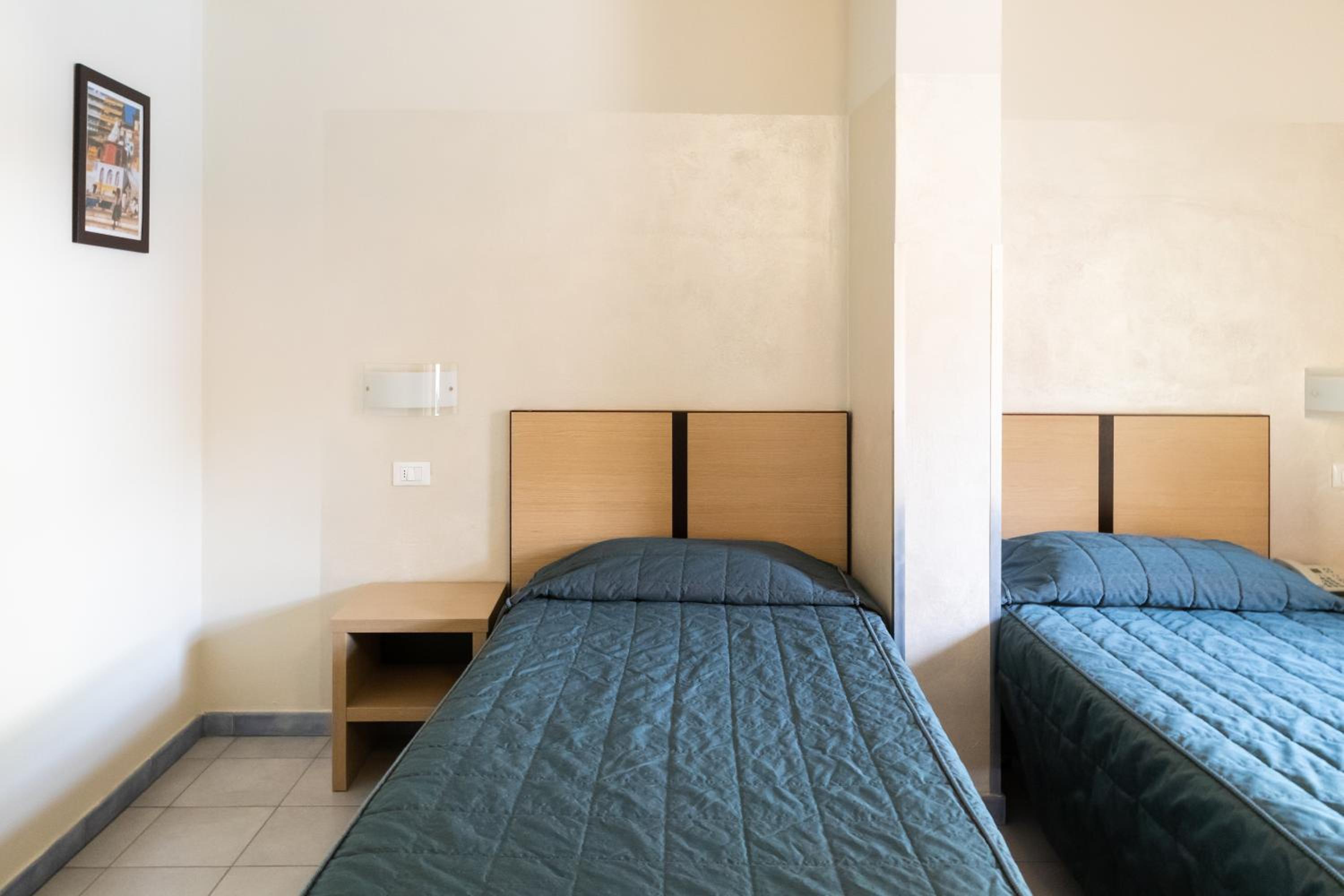Twin Room - Photo 6