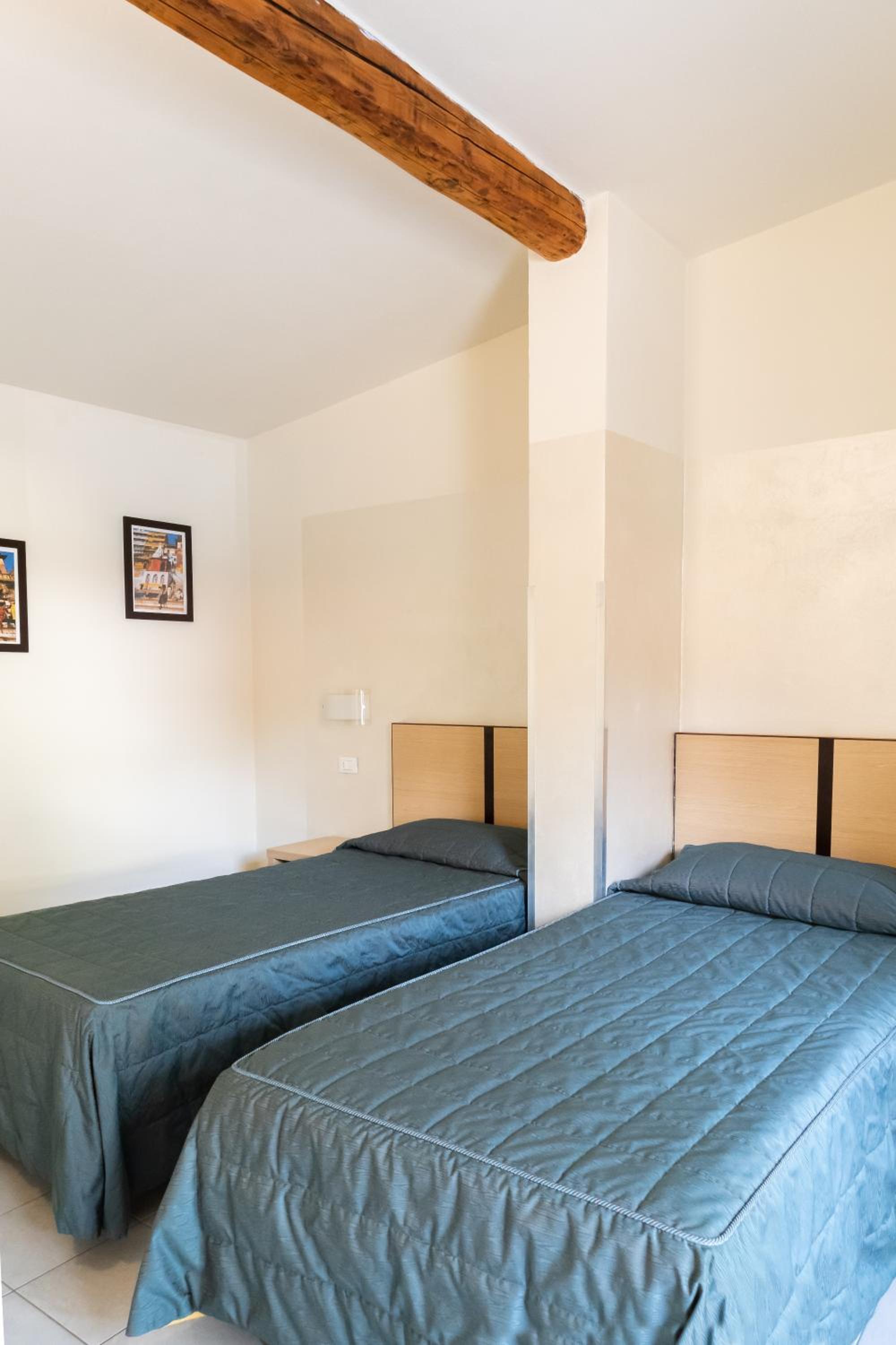 Twin Room - Photo 7