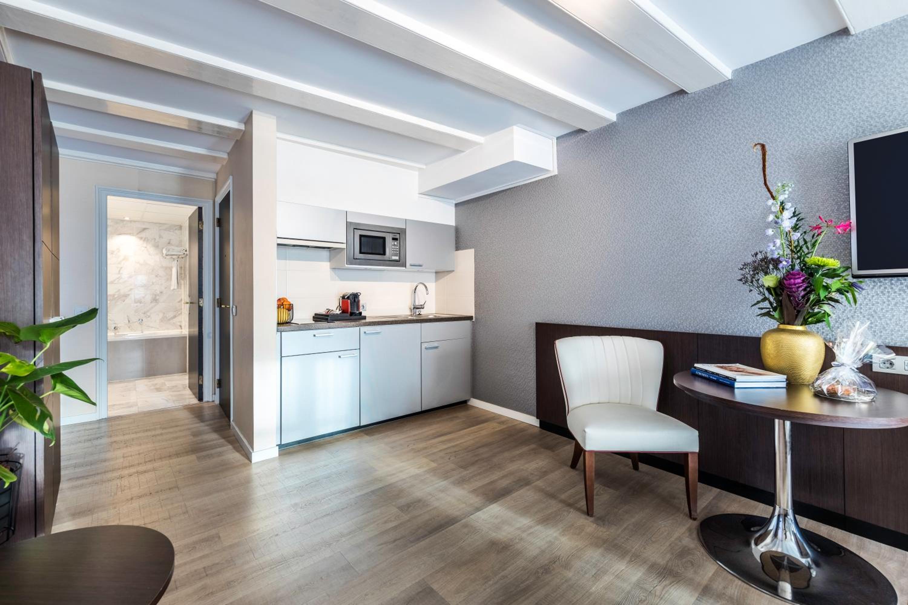 One-Bedroom Apartment With View photo 3