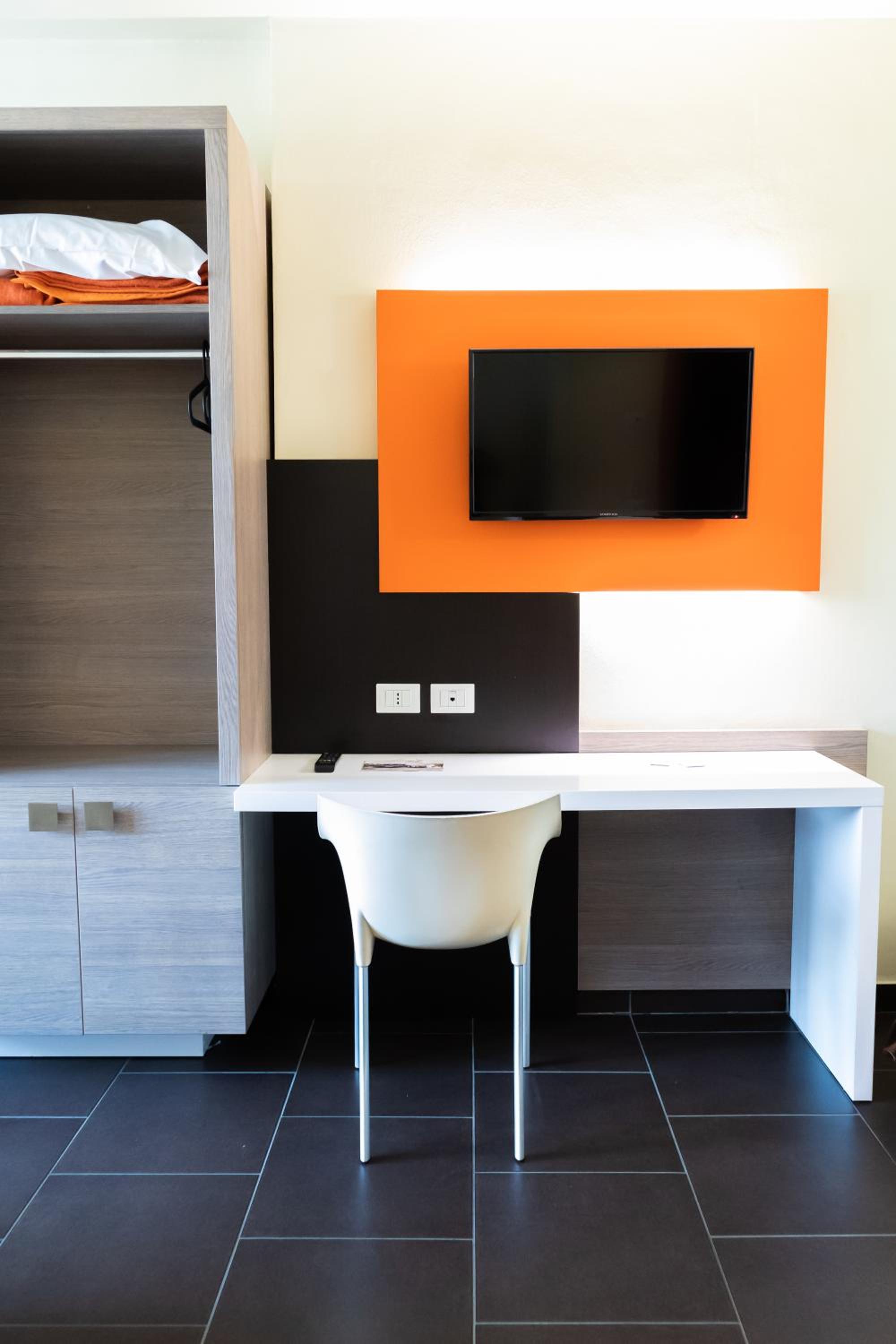 Double Room - Photo 11