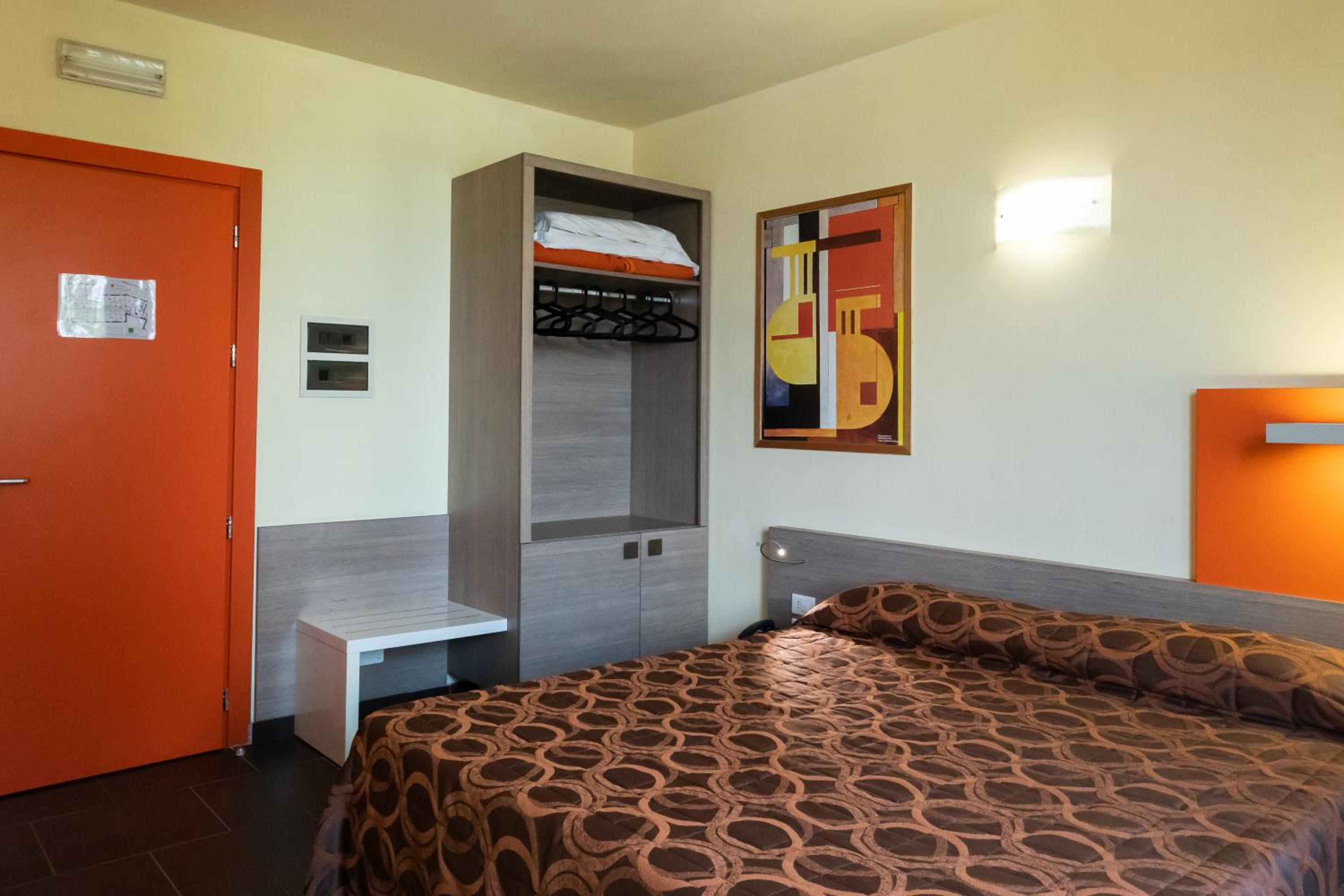 Double Room - Photo 13