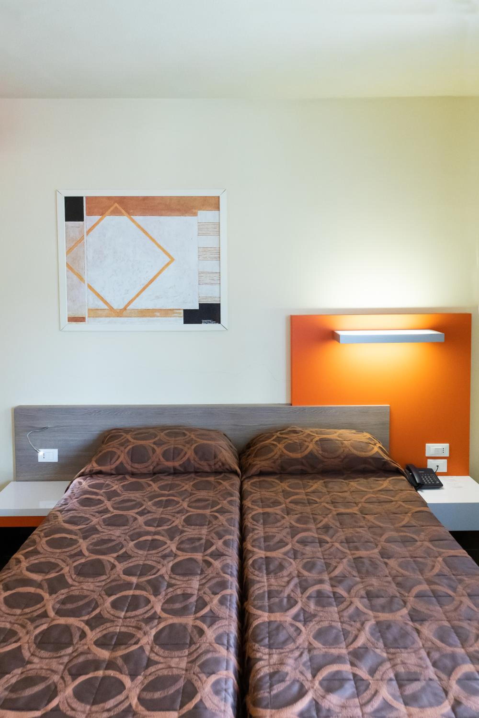 Twin Room - Photo 10