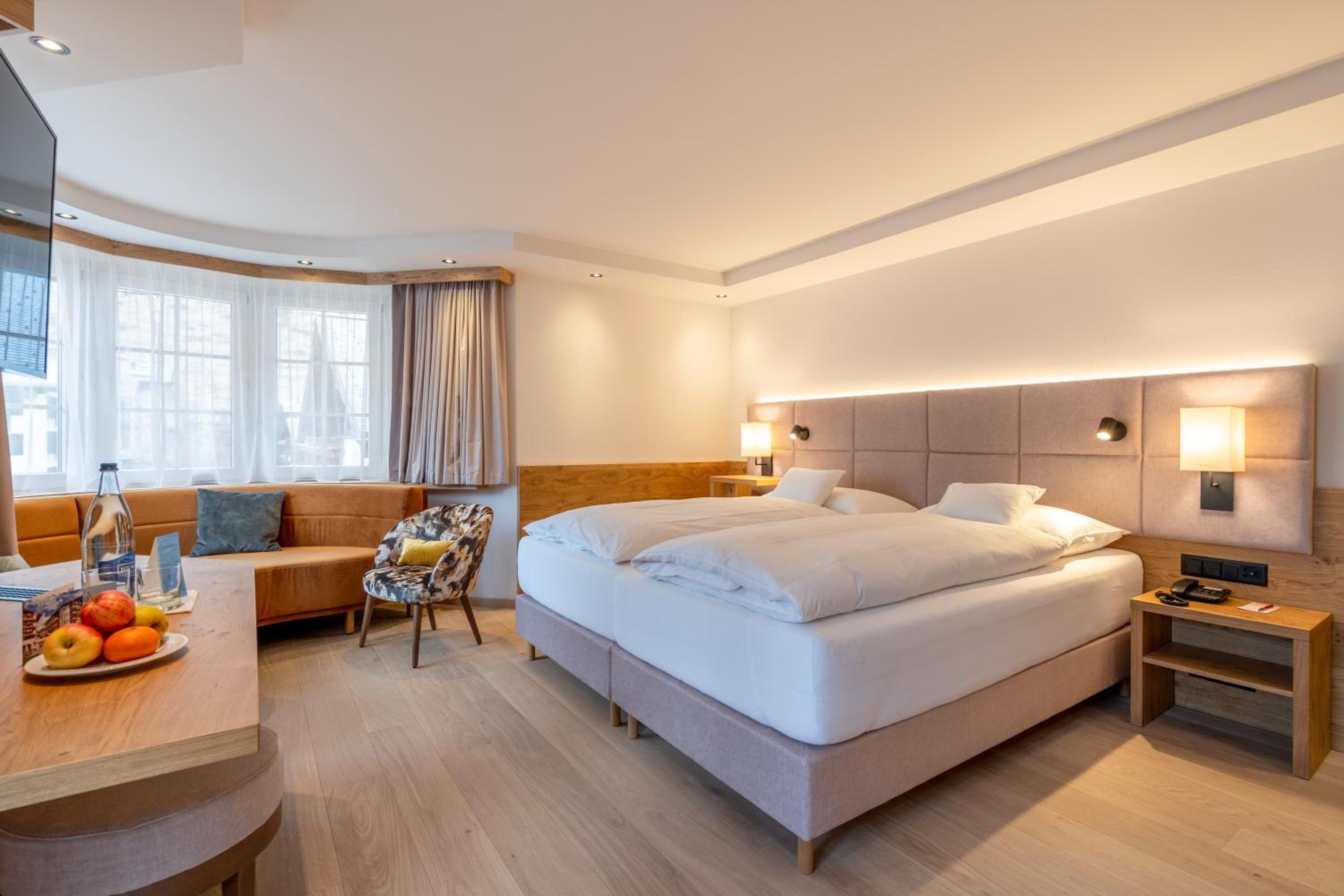 Large Double Room with Matterhorn View - Photo 8