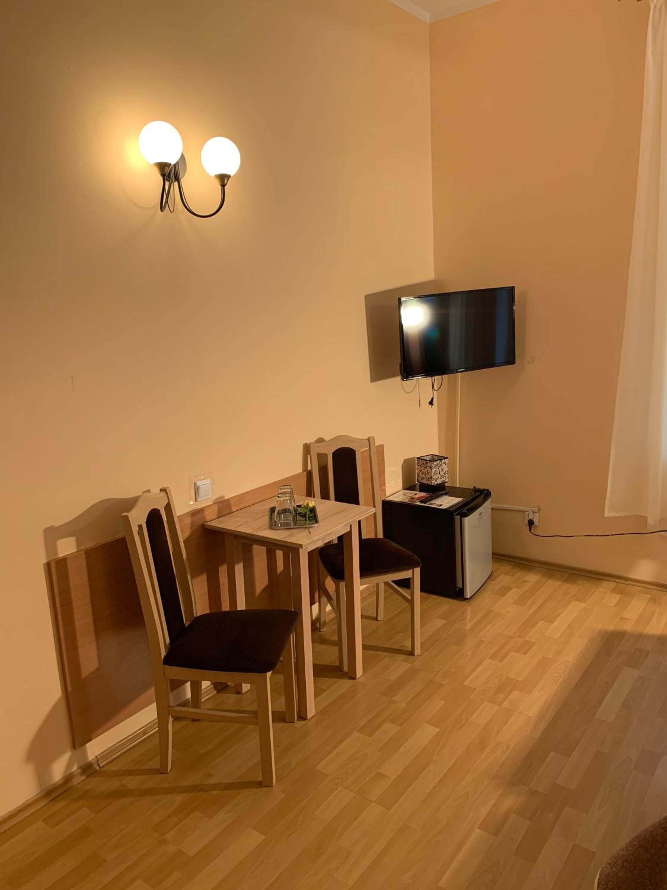 Double Room - Photo 10