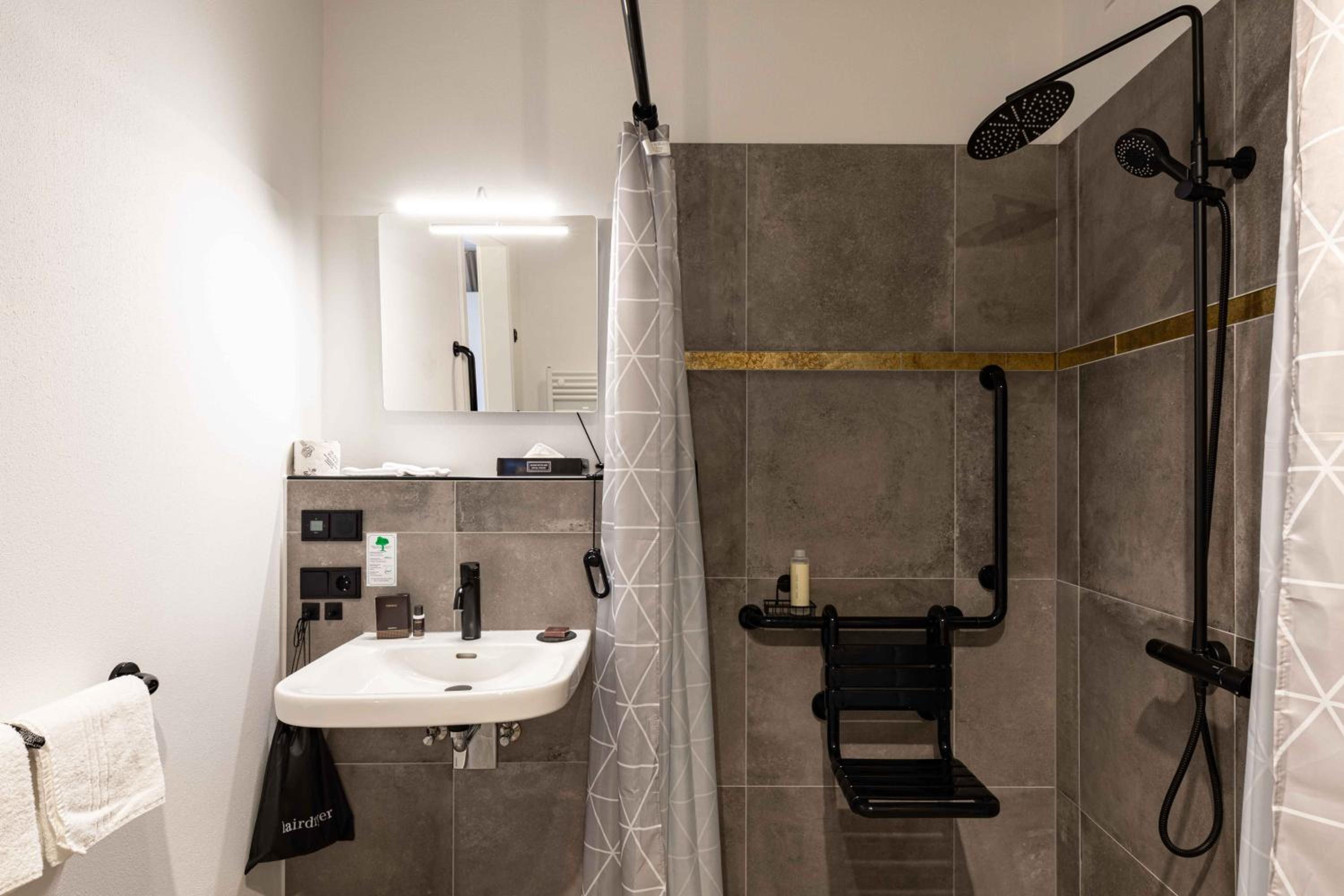 Double Room - Disability Access photo 3
