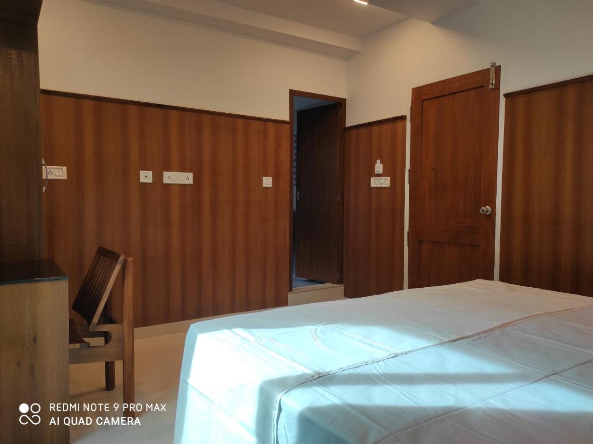 Deluxe Double Room (2 Adults + 1 Child) photo 1