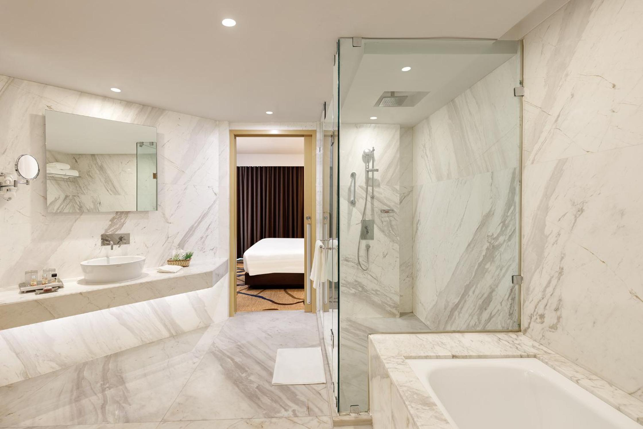 Premium Luxury Suite - 15% off on One-way Airport Transfers, Spa, Food & Beverage & Laundry
