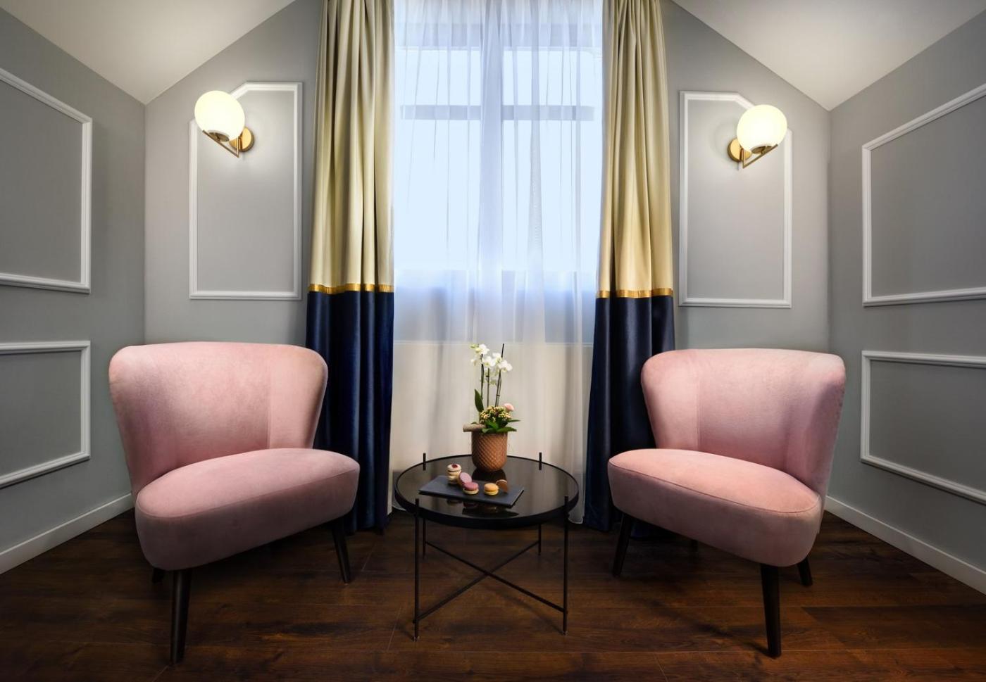 Modern Room - Photo 3