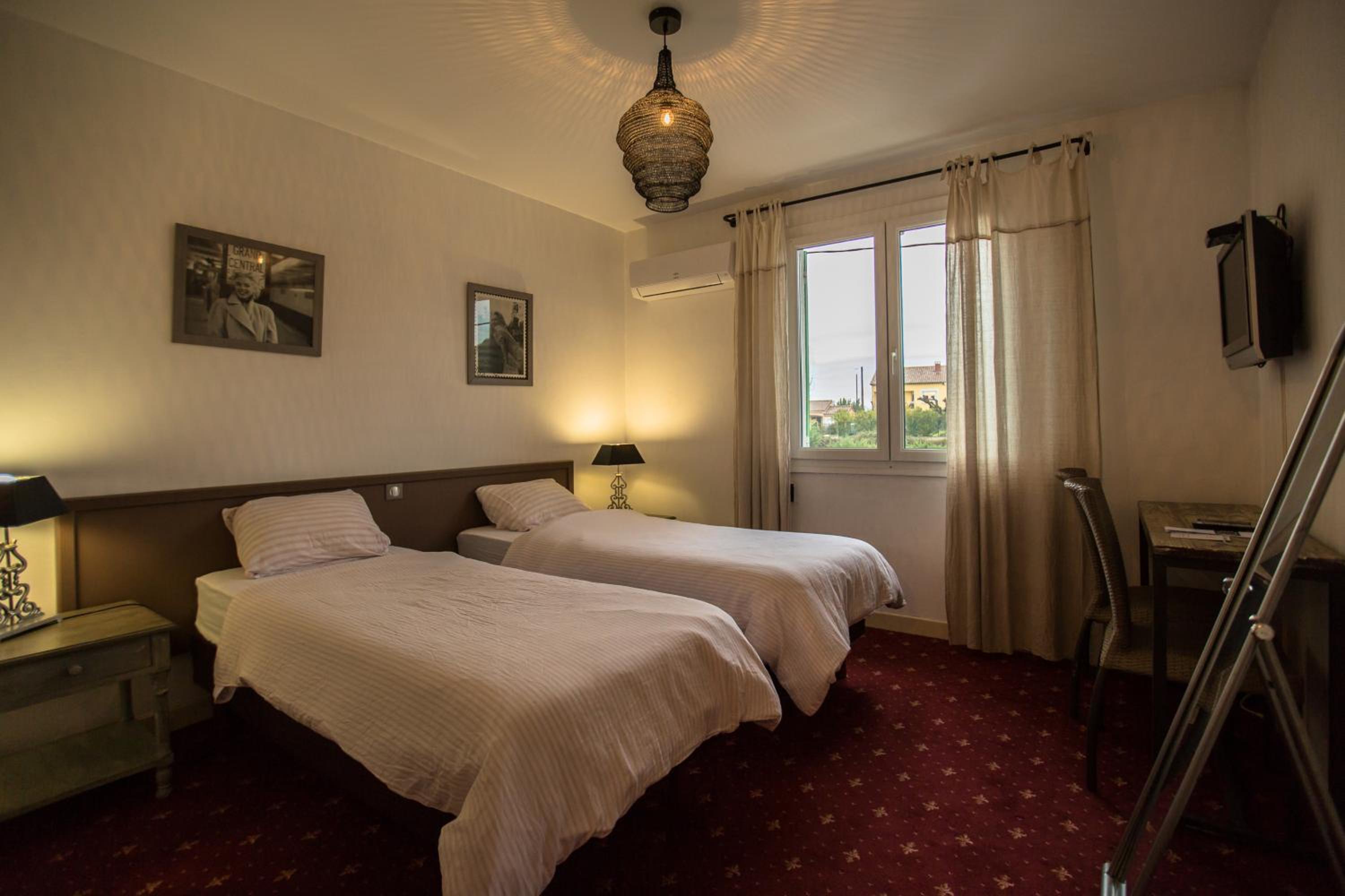 Twin Room - Photo 1