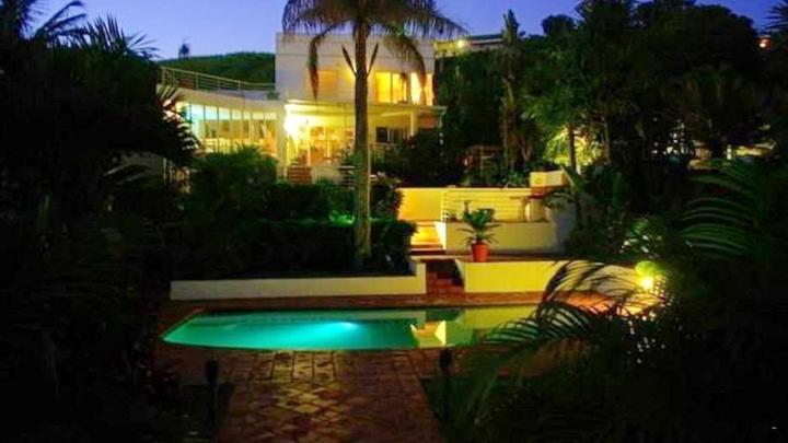 Five-Bedroom House photo 2