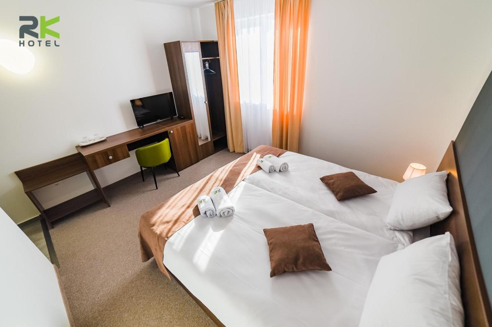 Deluxe Double or Twin Room photo 3