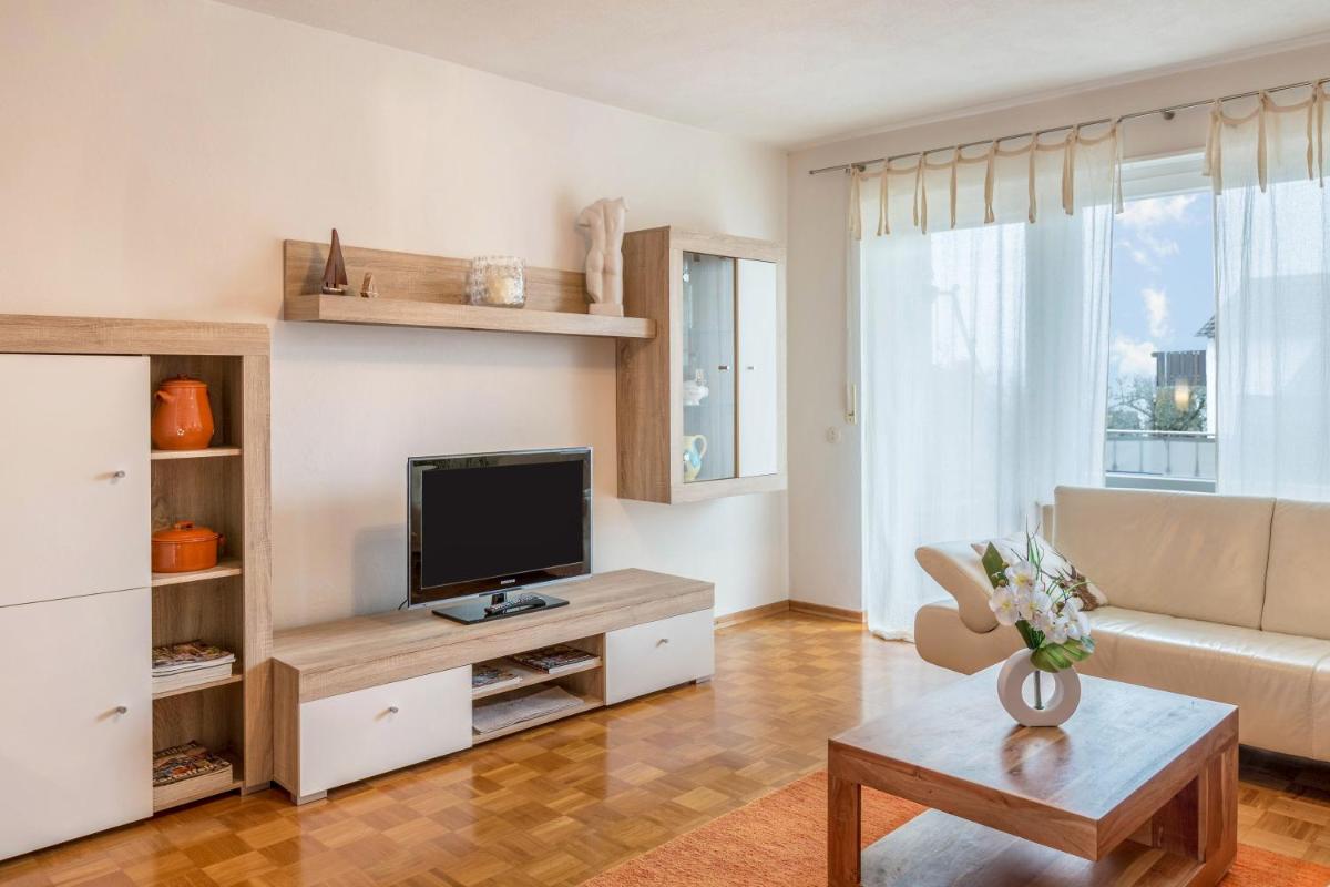 Apartment photo 1
