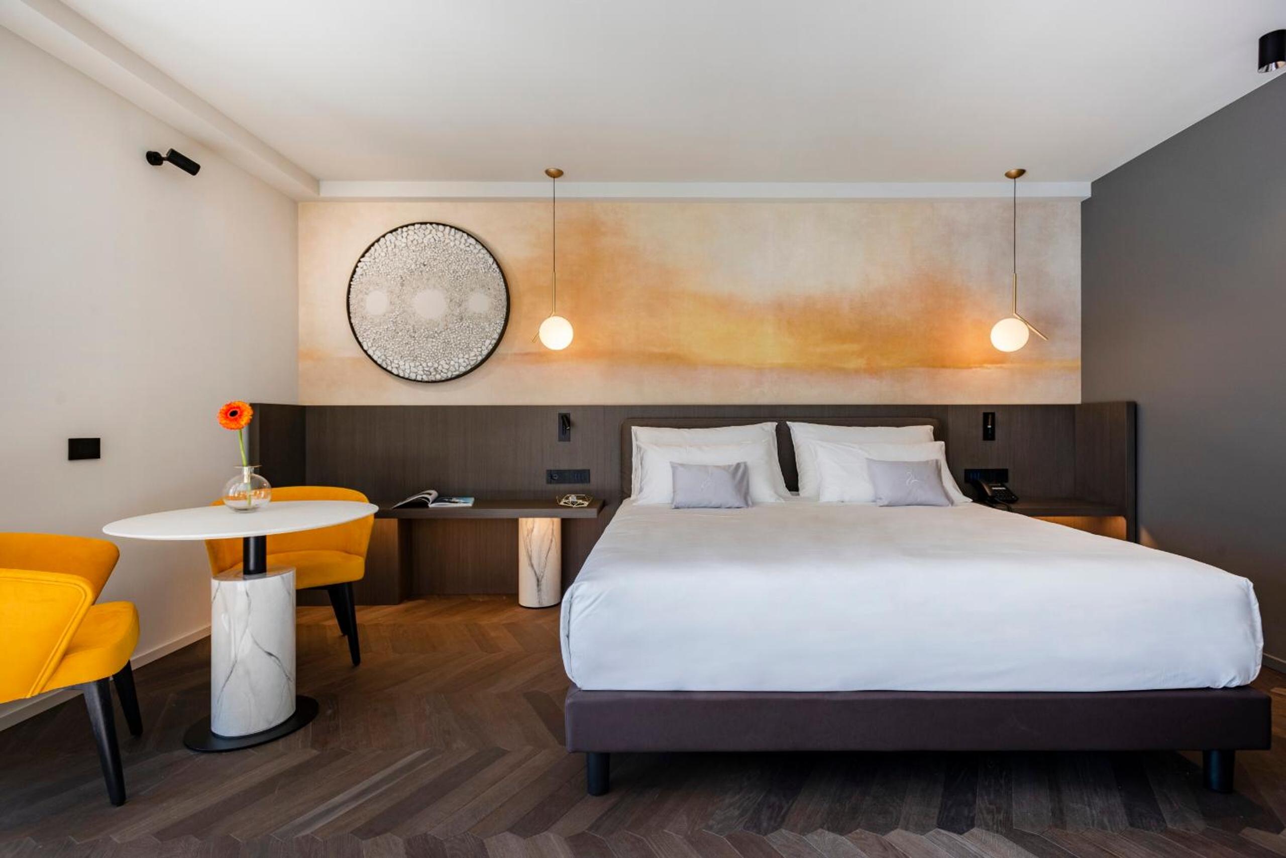 Suite with Lake View - Photo 1