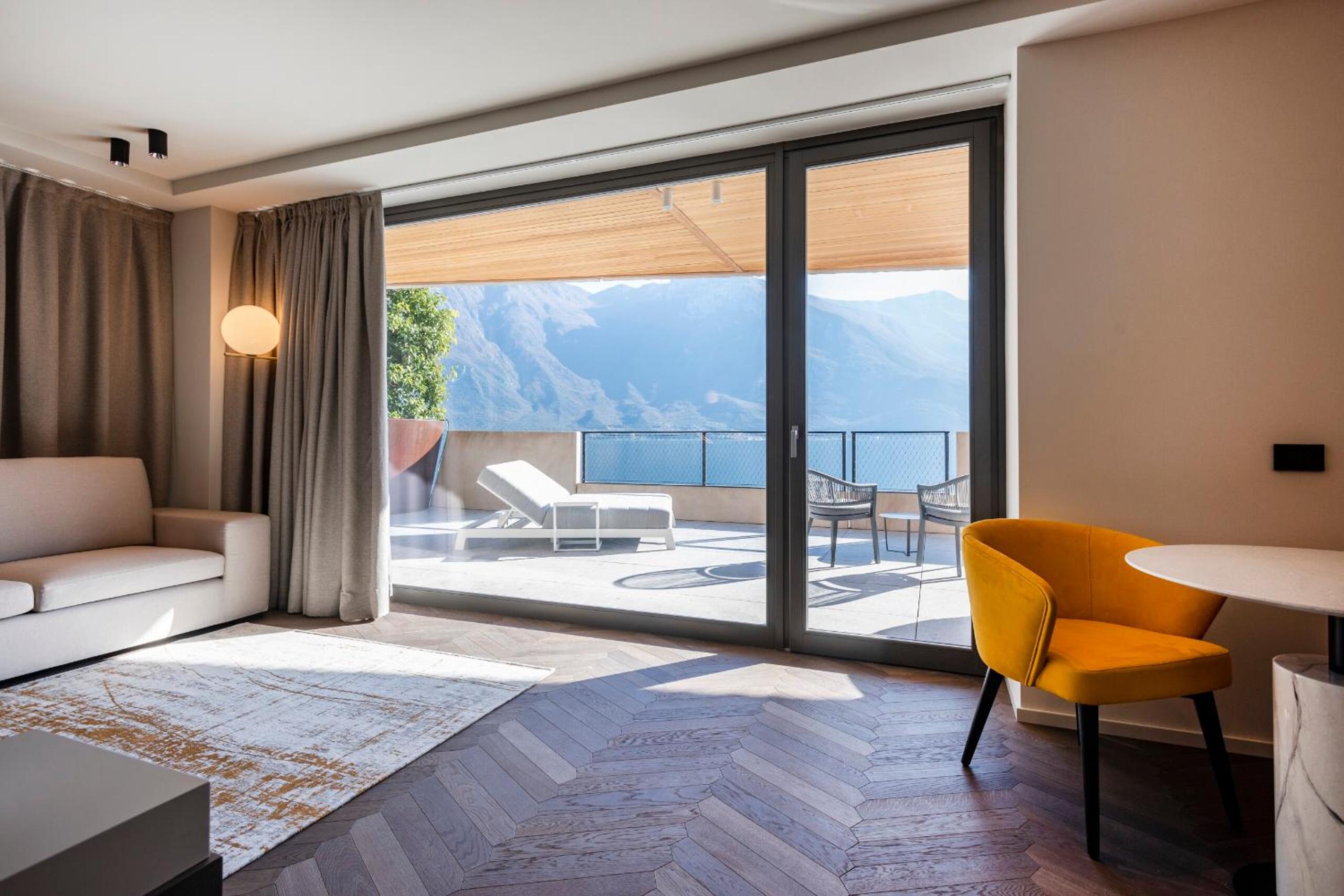 Suite with Lake View - Photo 2