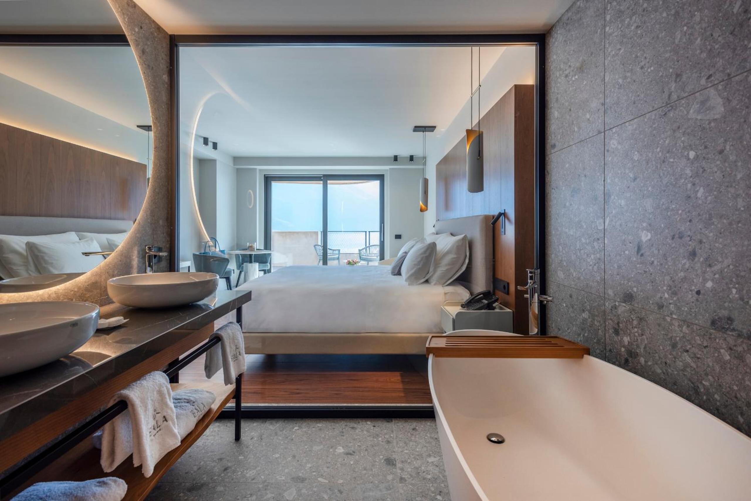 Junior Suite with Lake View - Photo 12