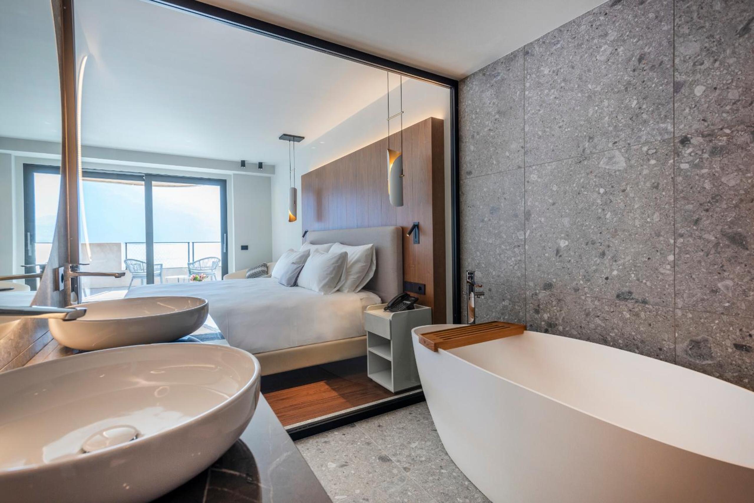 Junior Suite with Lake View - Photo 4