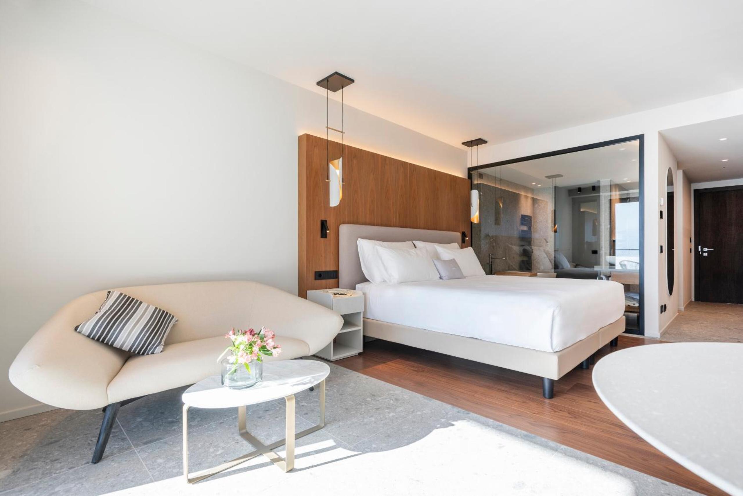 Junior Suite with Lake View - Photo 7