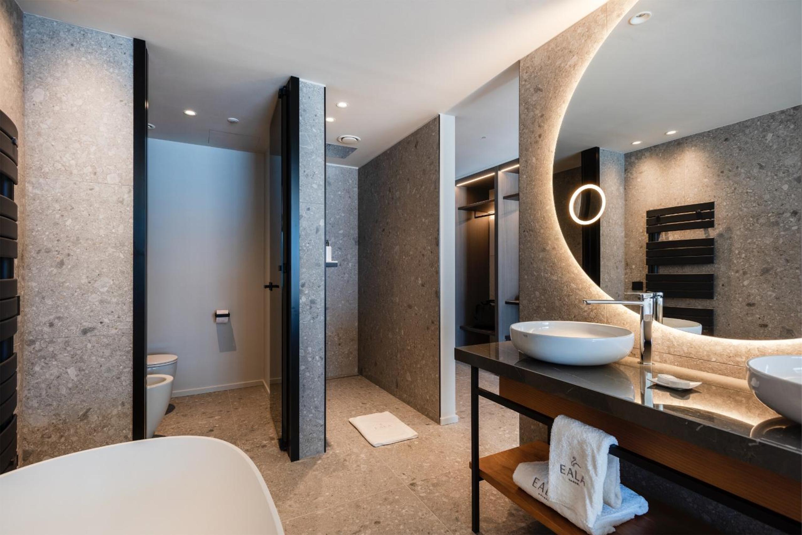 Junior Suite with Lake View - Photo 5