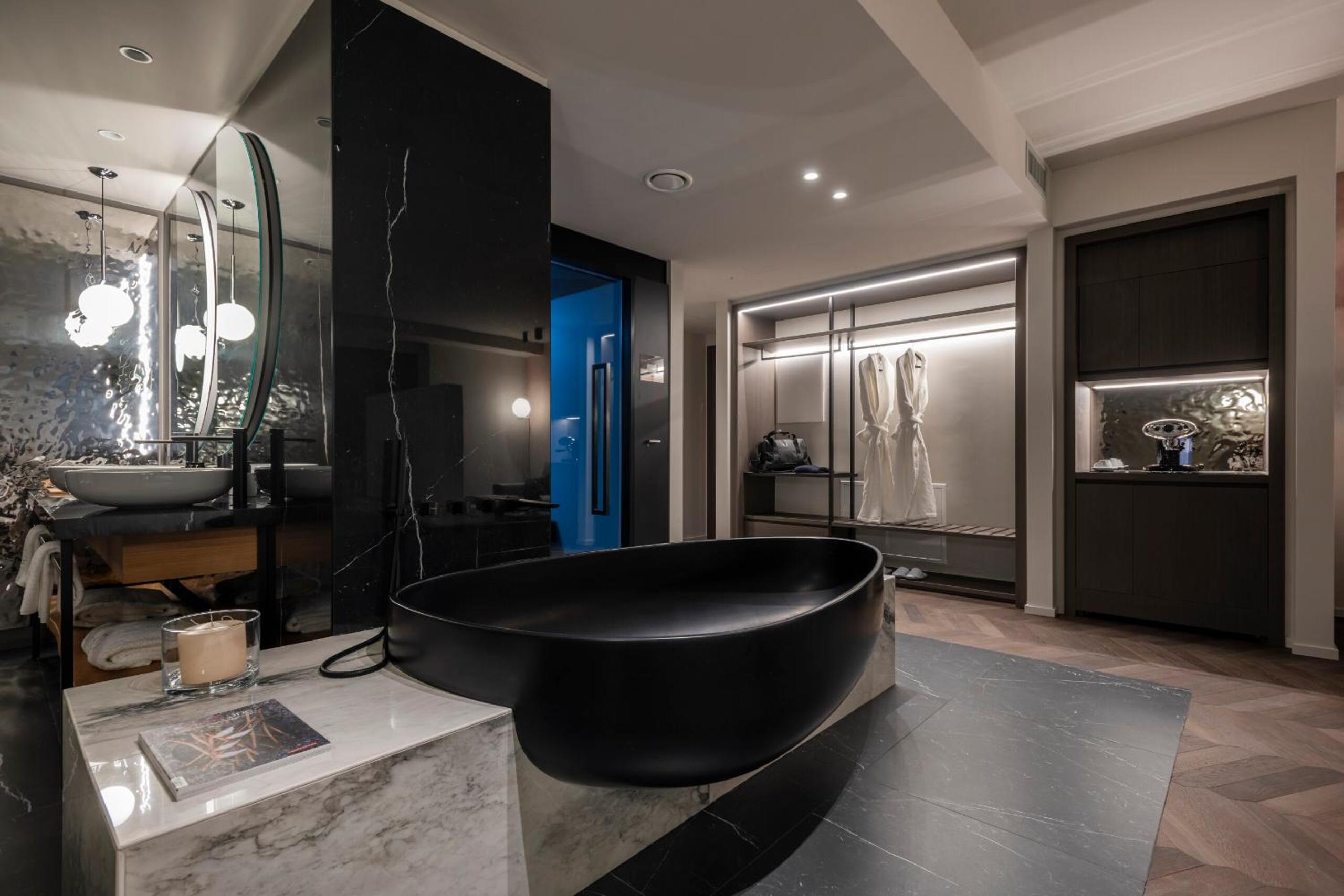 Suite with private Spa and Lake View - Photo 4