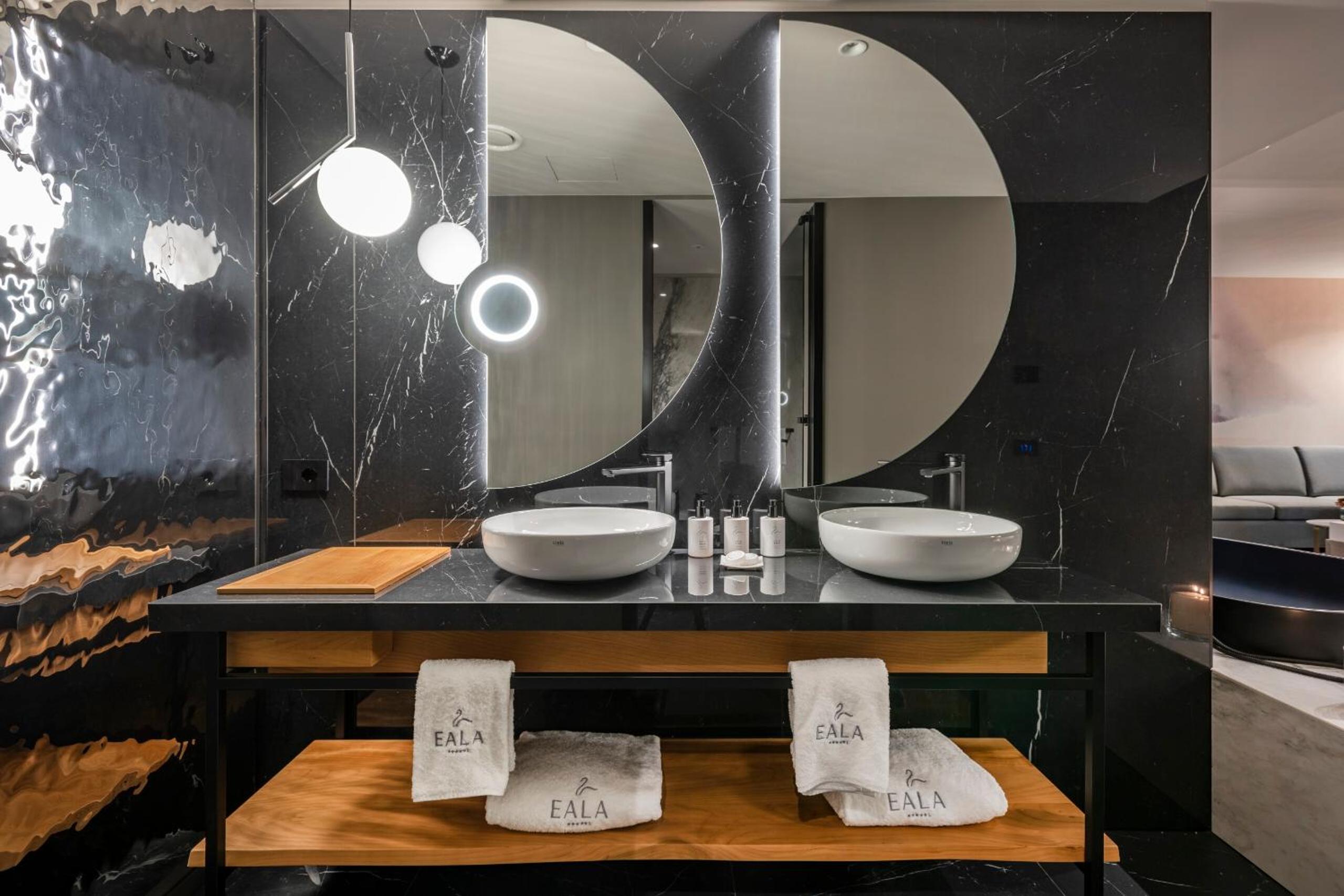 Suite with private Spa and Lake View - Photo 8