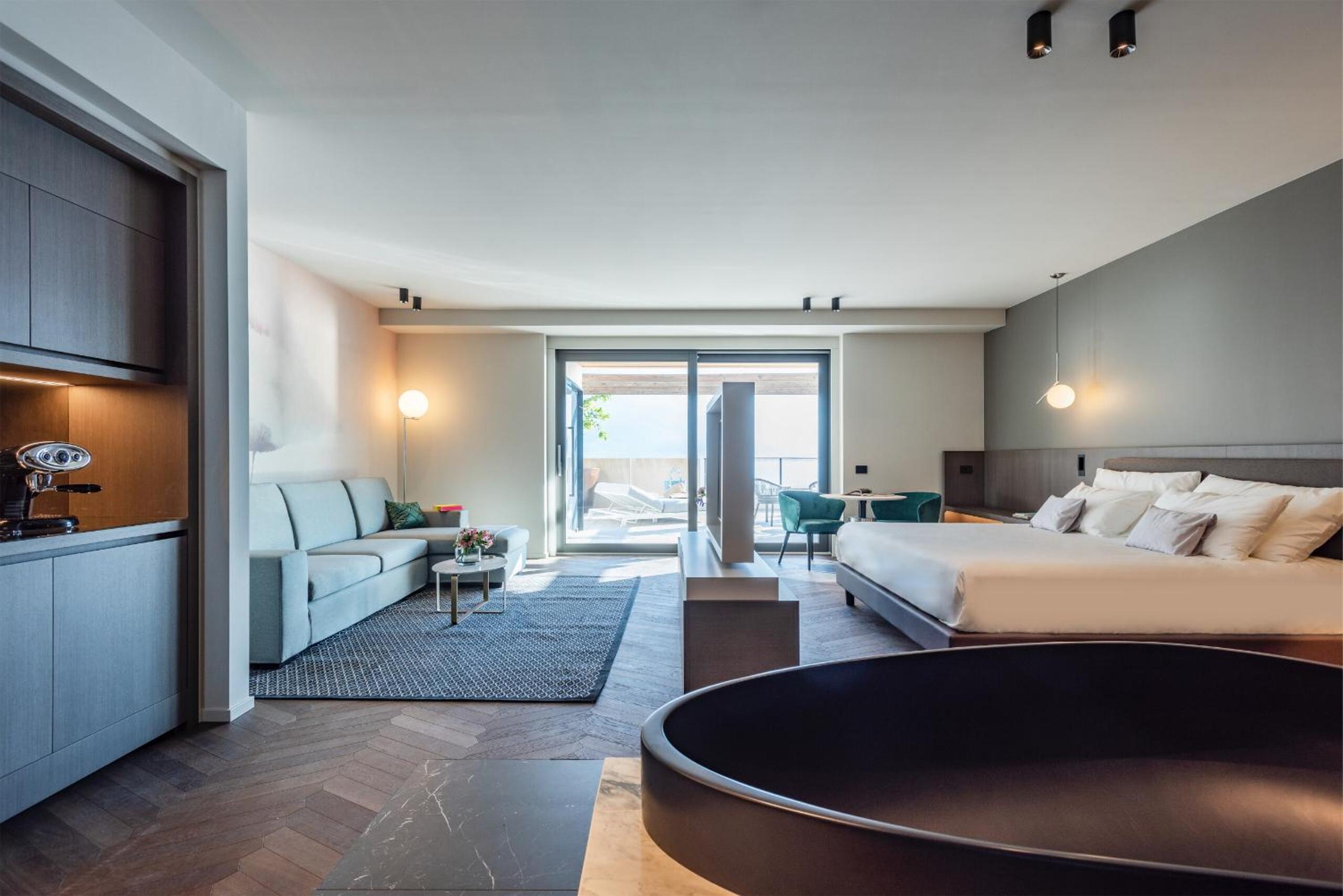 Suite with private Spa and Lake View - Photo 10