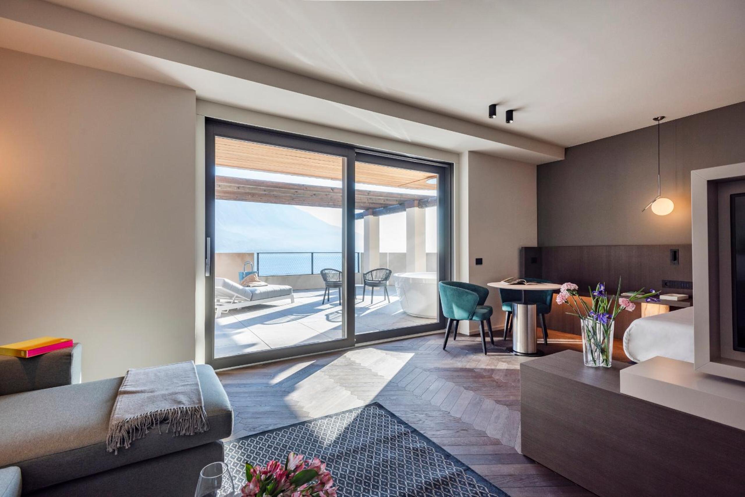 Suite with private Spa and Lake View - Photo 9