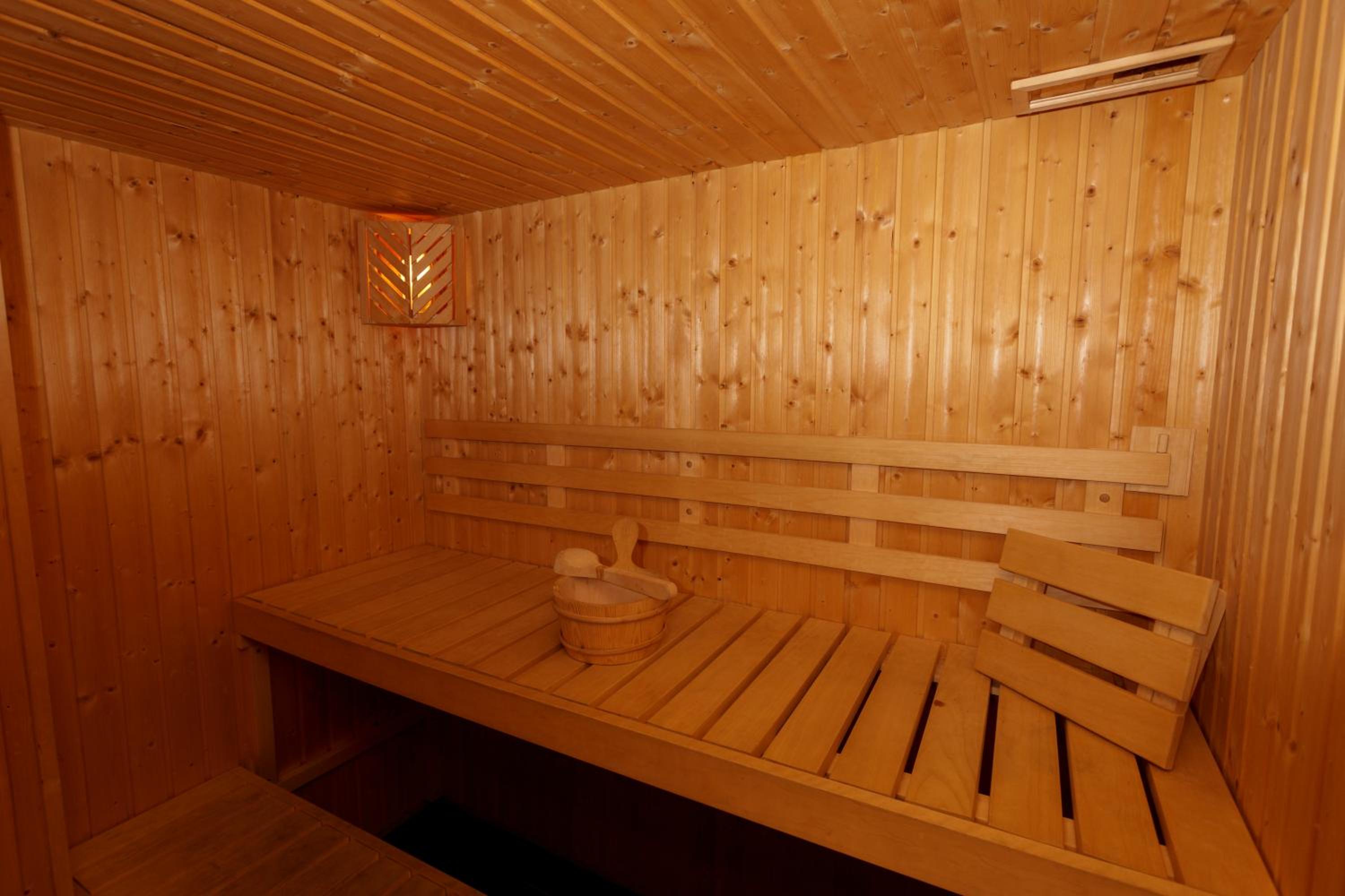 Four-Bedroom Bungalow - Photo 9