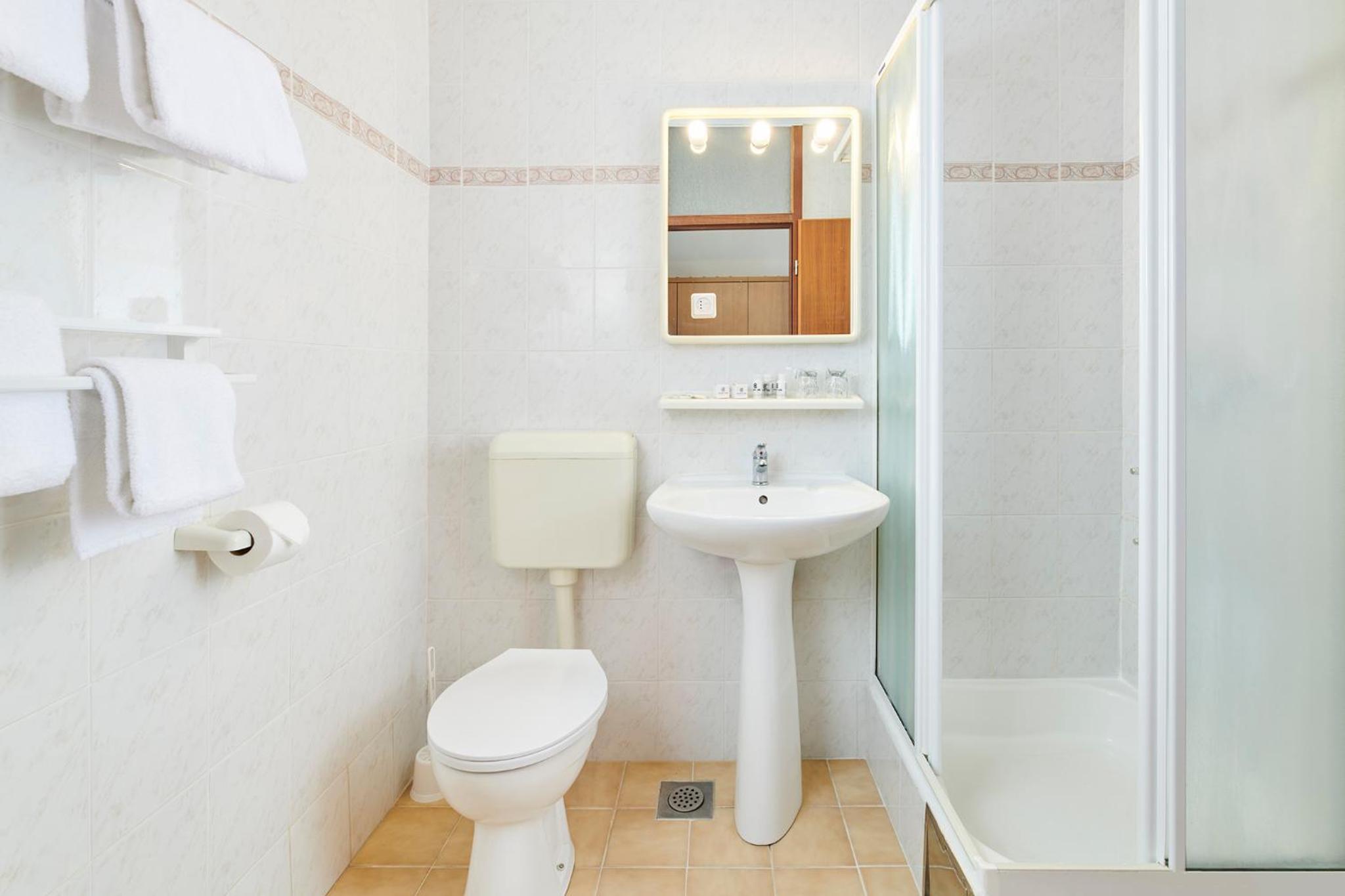 Superior Double Room with Balcony - Photo 5