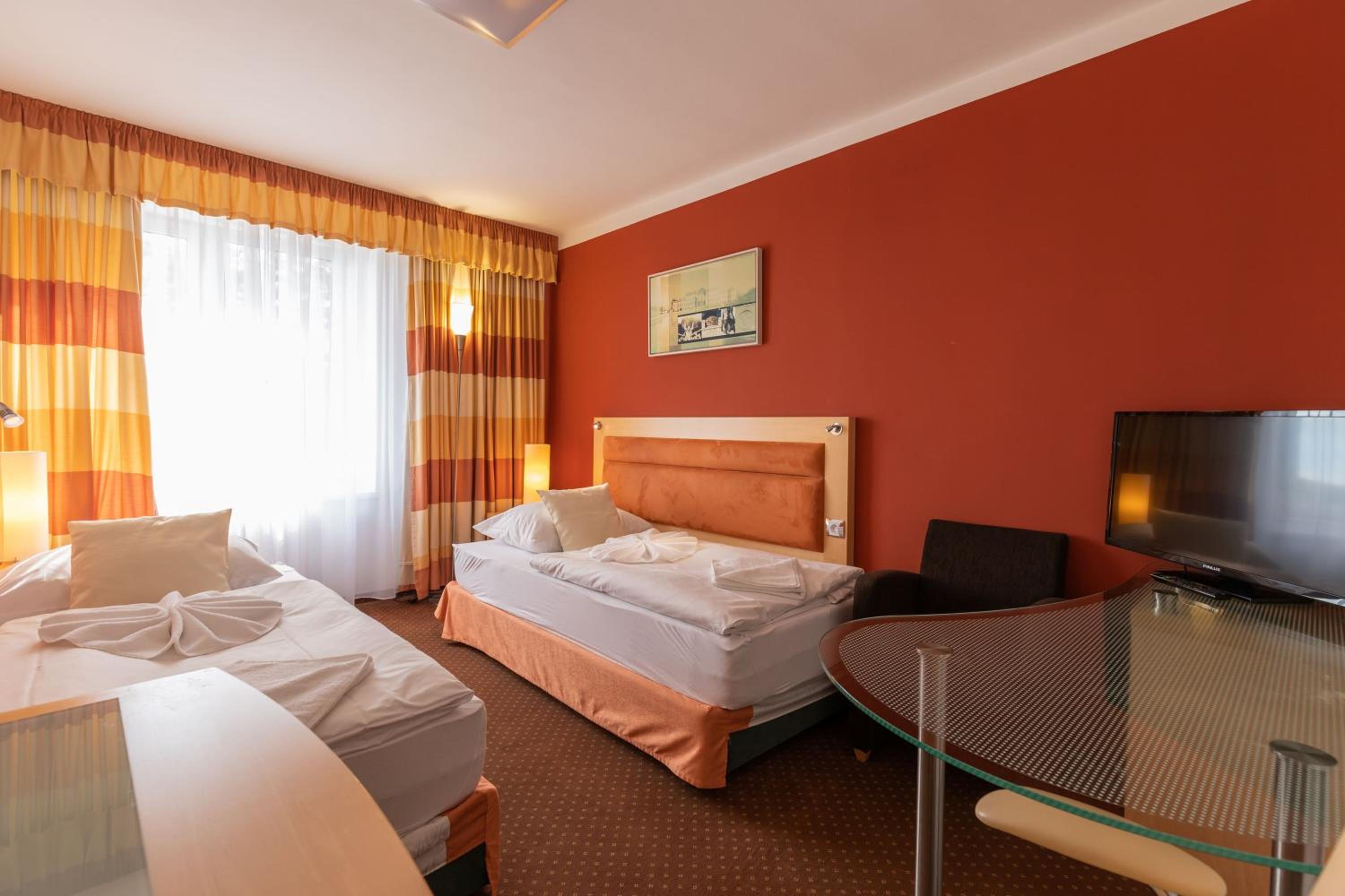 Special Offer - Double or Twin Room with Wellness Package - Photo 6