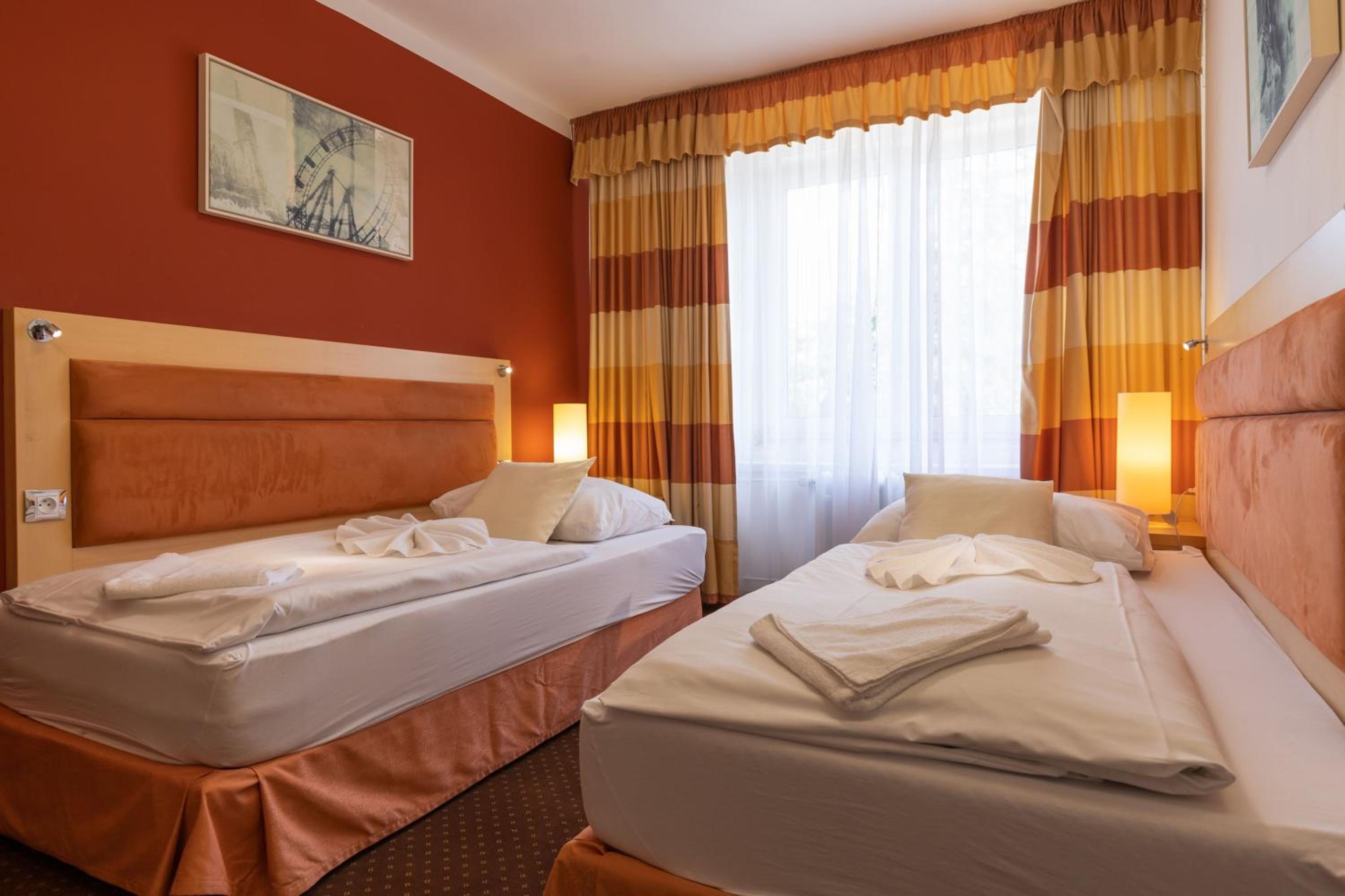Superior Double or Twin Room - Photo 10
