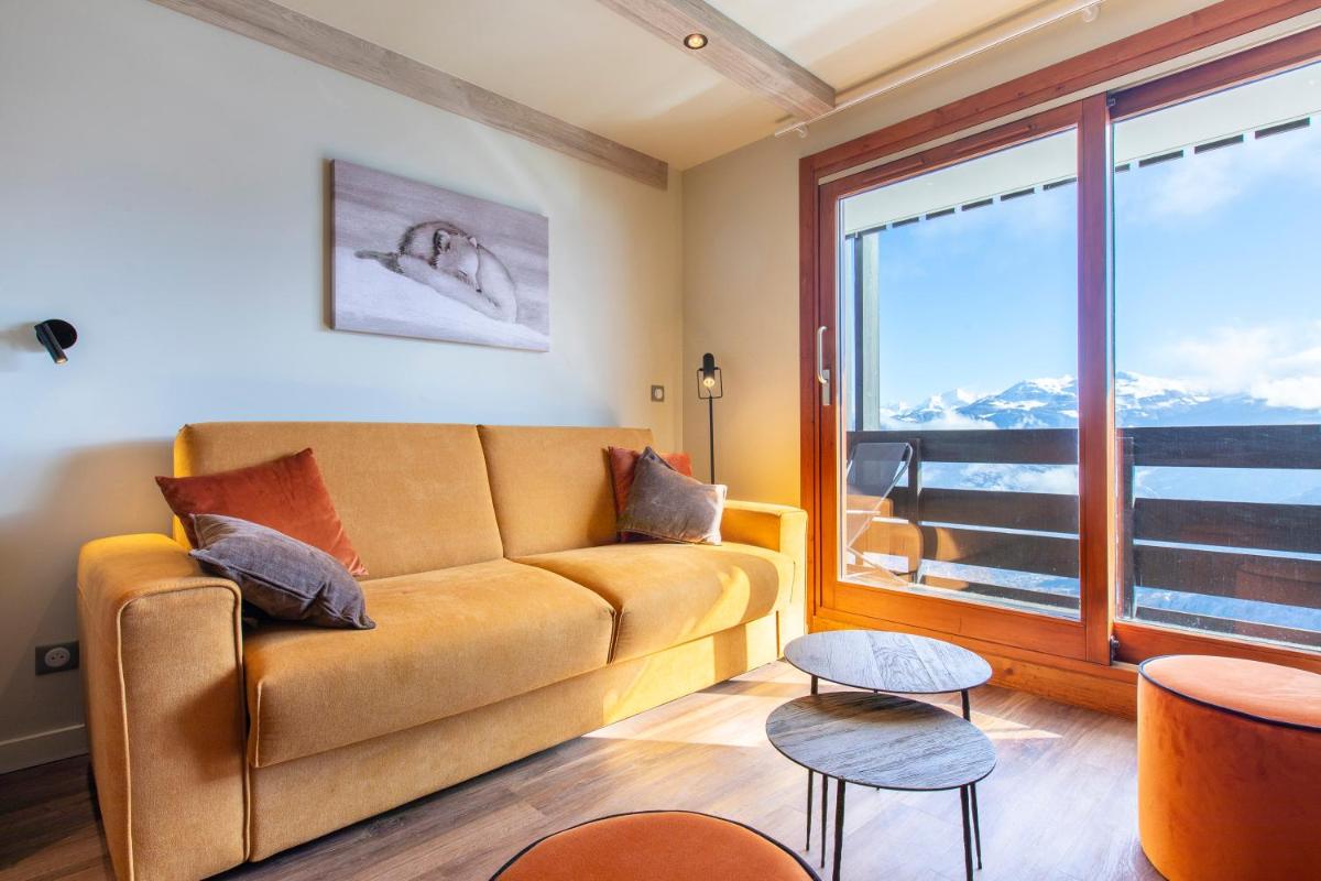 One-Bedroom Apartment - Photo 2