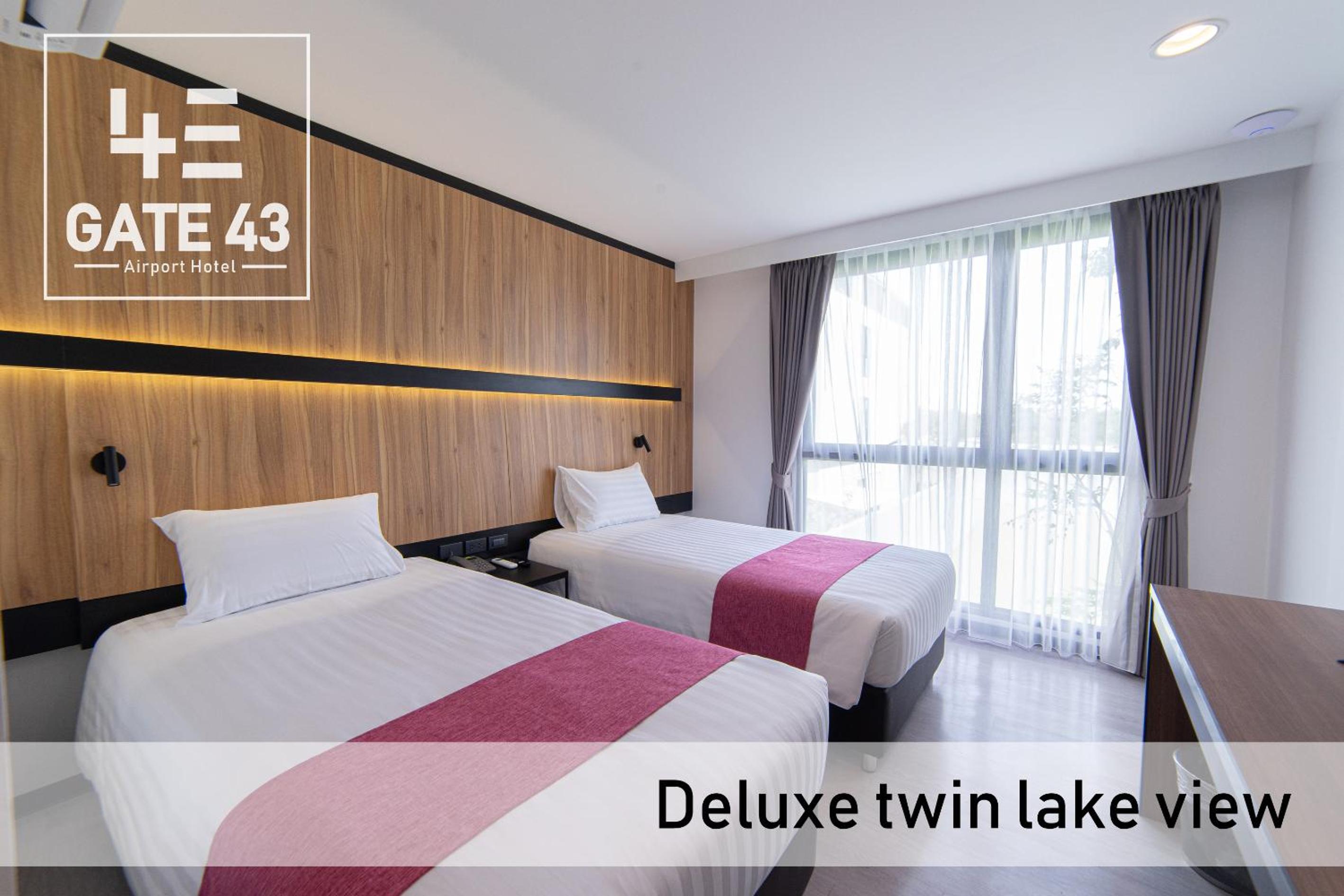 Twin Room with Lake View - Photo 3