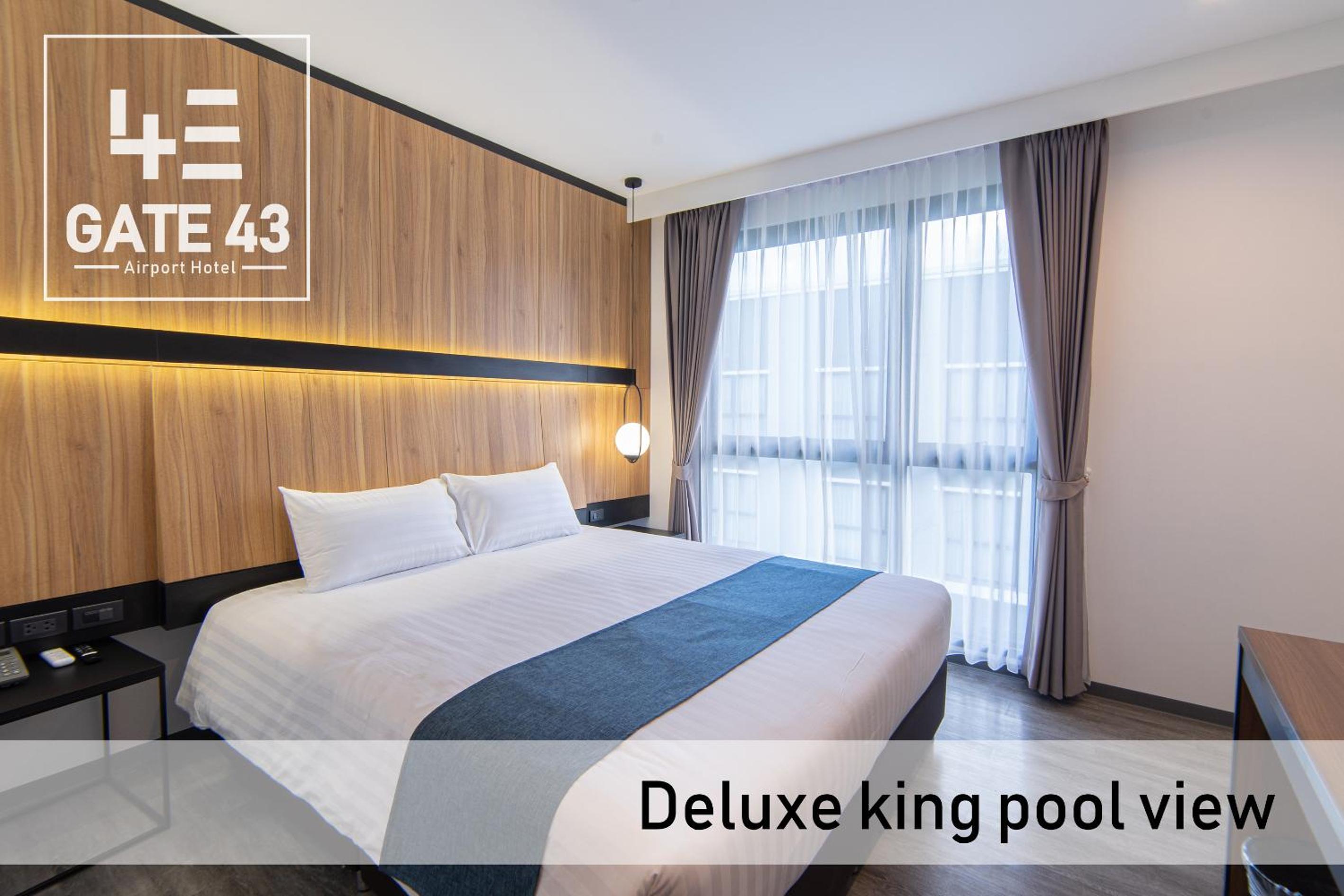 Double Room with Pool View - Photo 5
