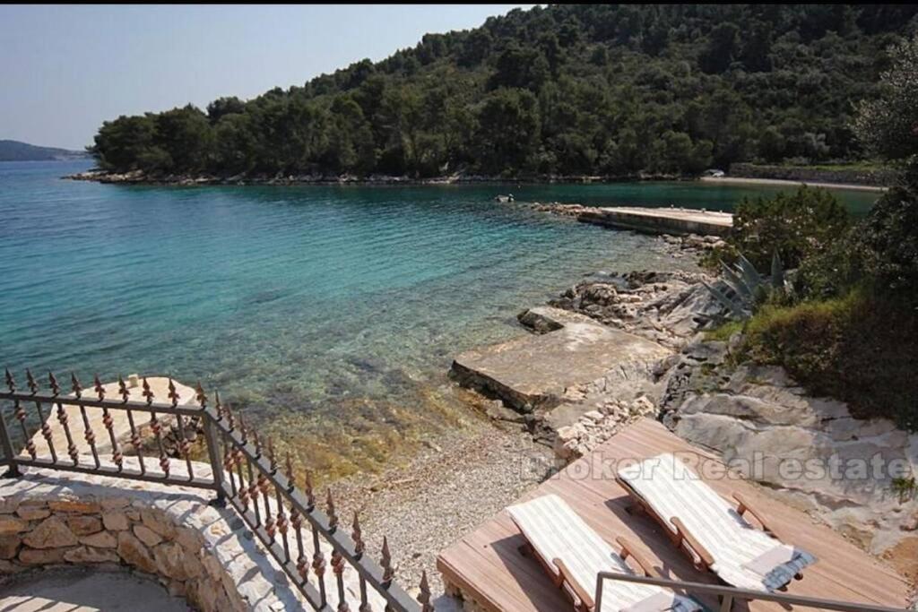 Villa - Beach Front - Photo 4