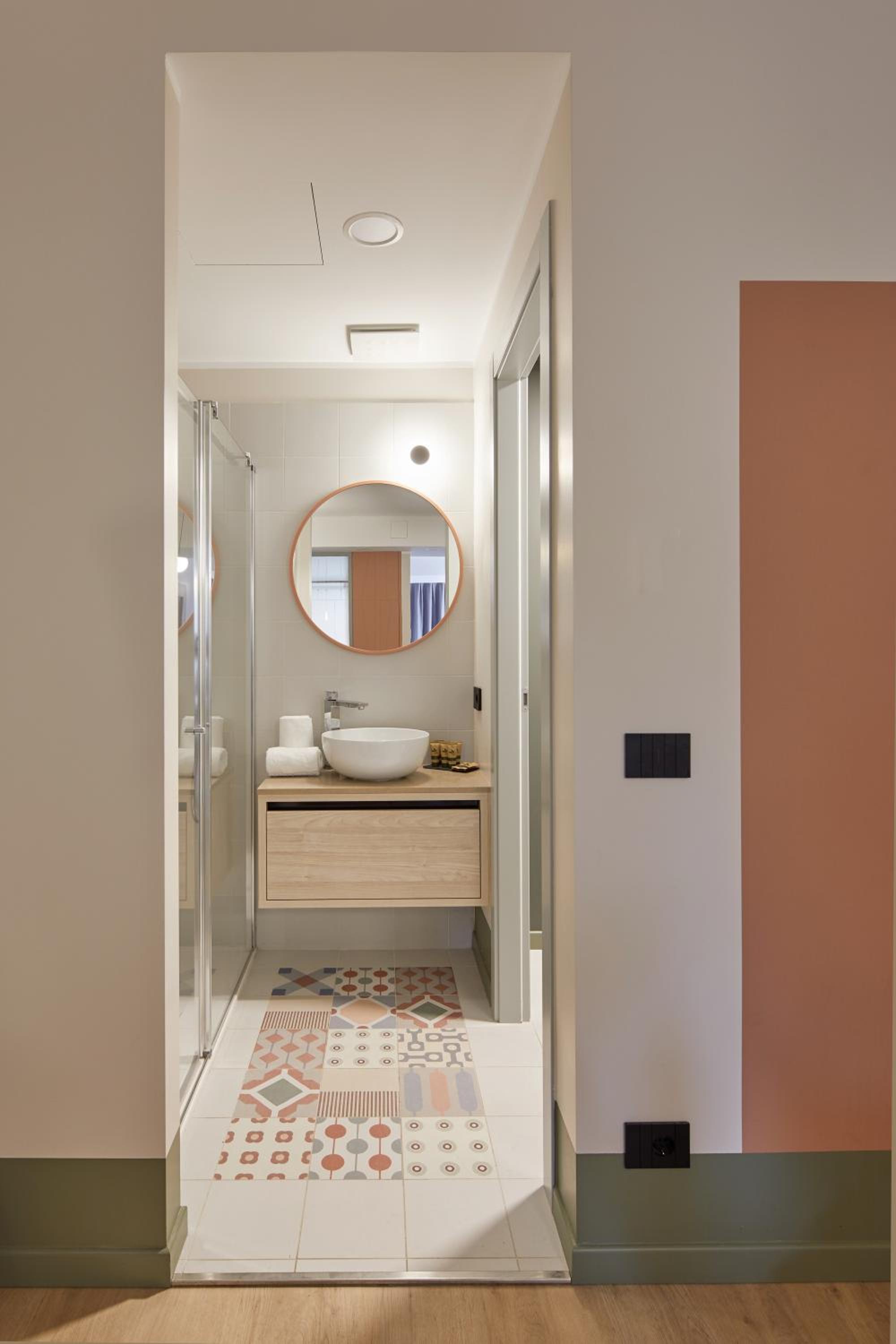 Comfort Studio with Lateral Lake View  photo 3