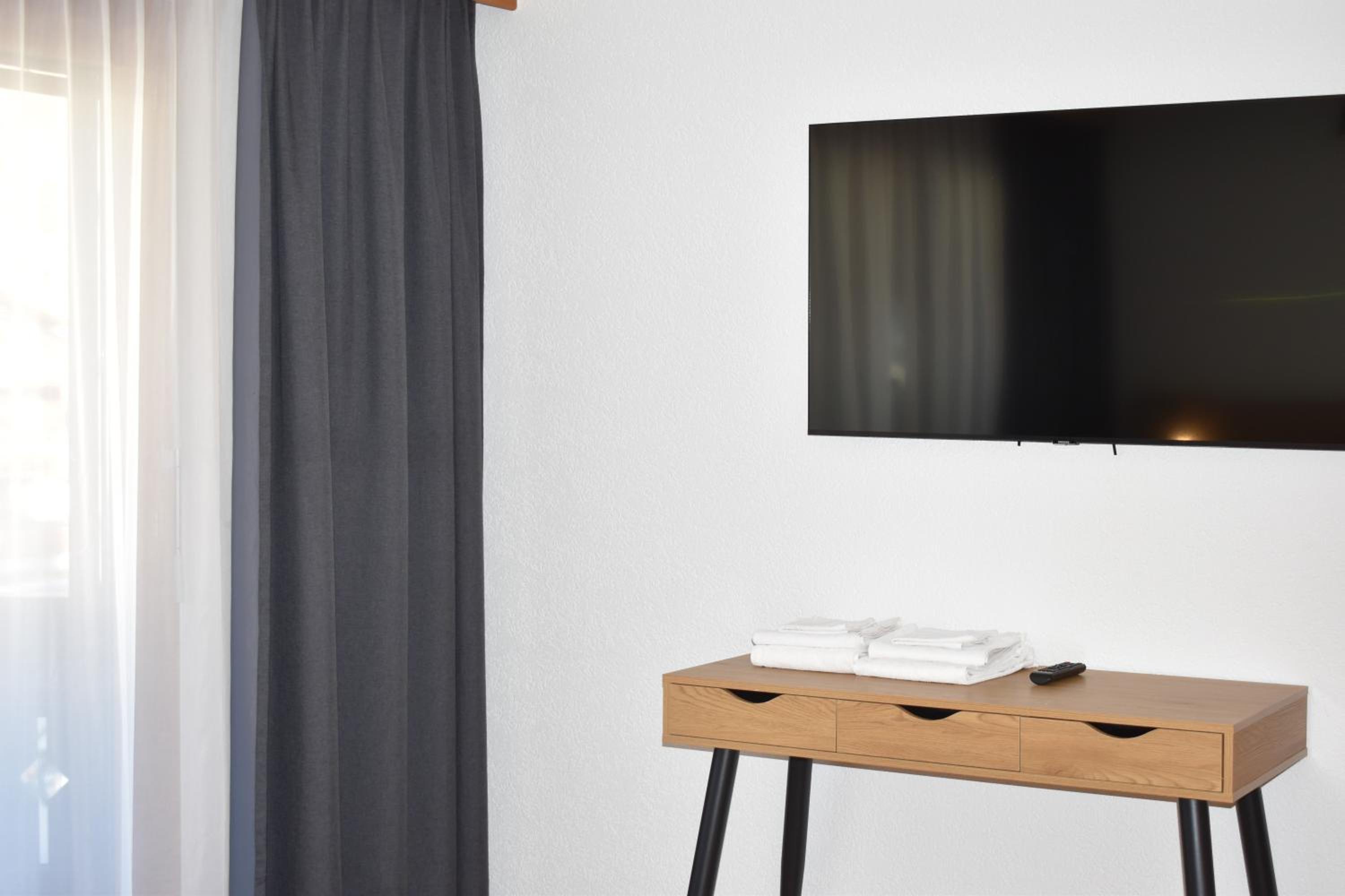 One-Bedroom Apartment with Balcony photo 2