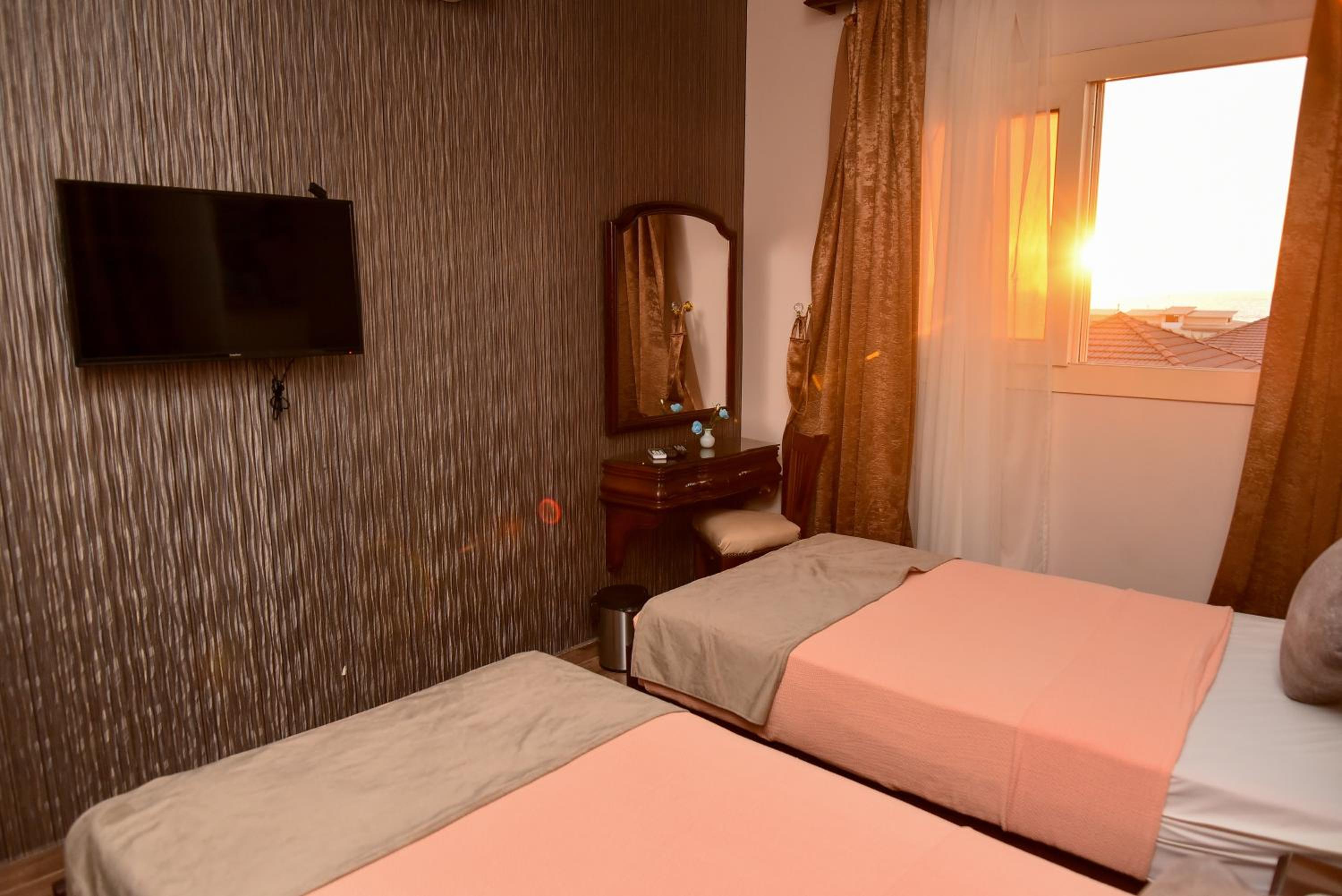 Double Room - Photo 14