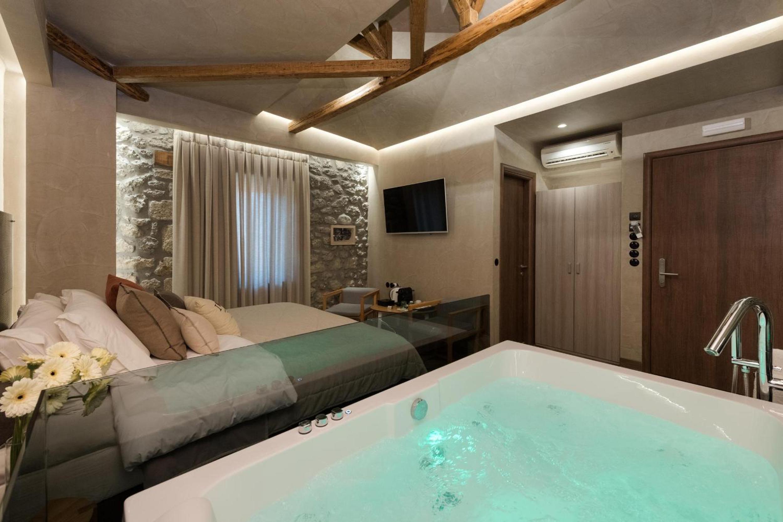  The Stone Room with Hot Tub - Photo 3