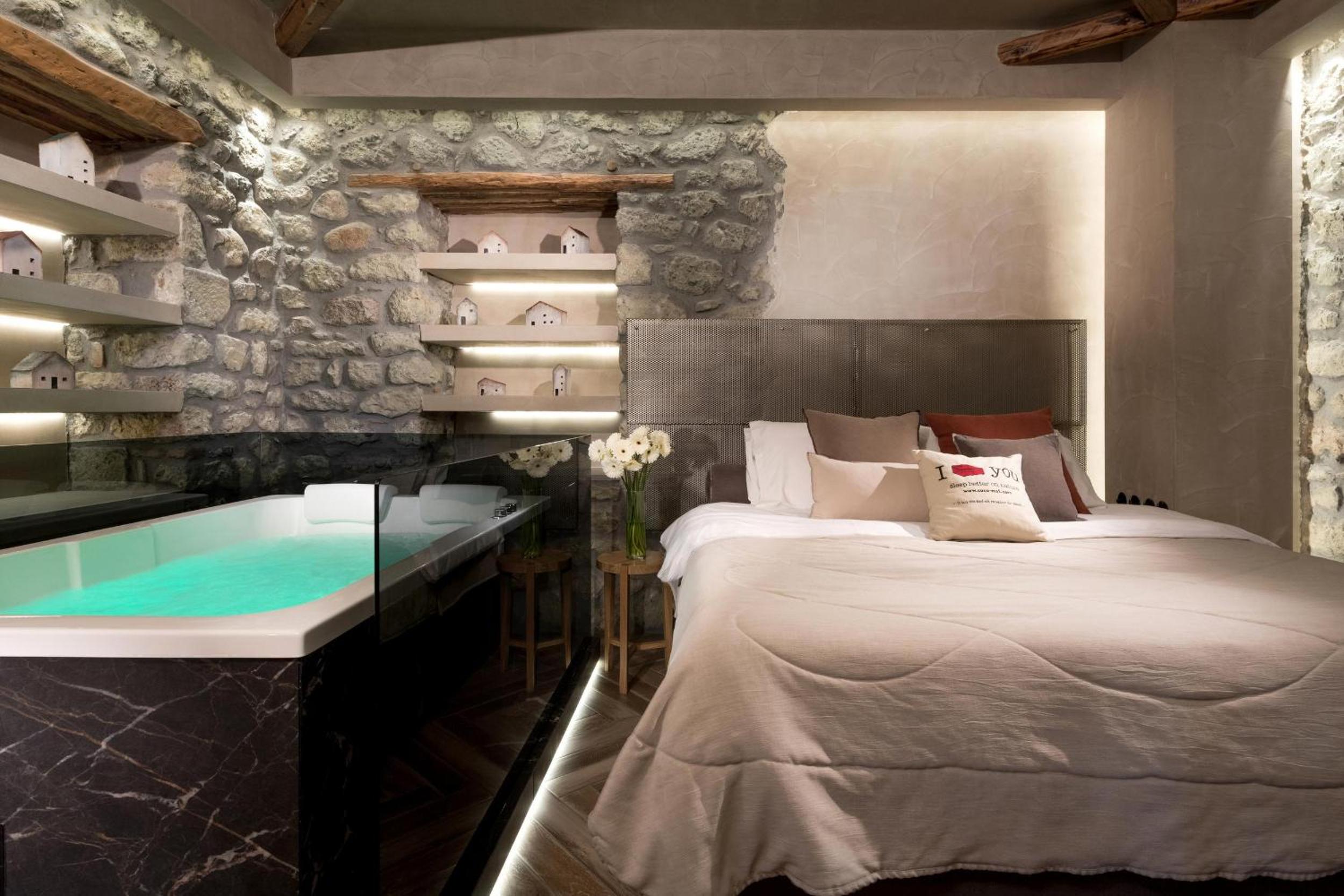  The Stone Room with Hot Tub - Photo 4