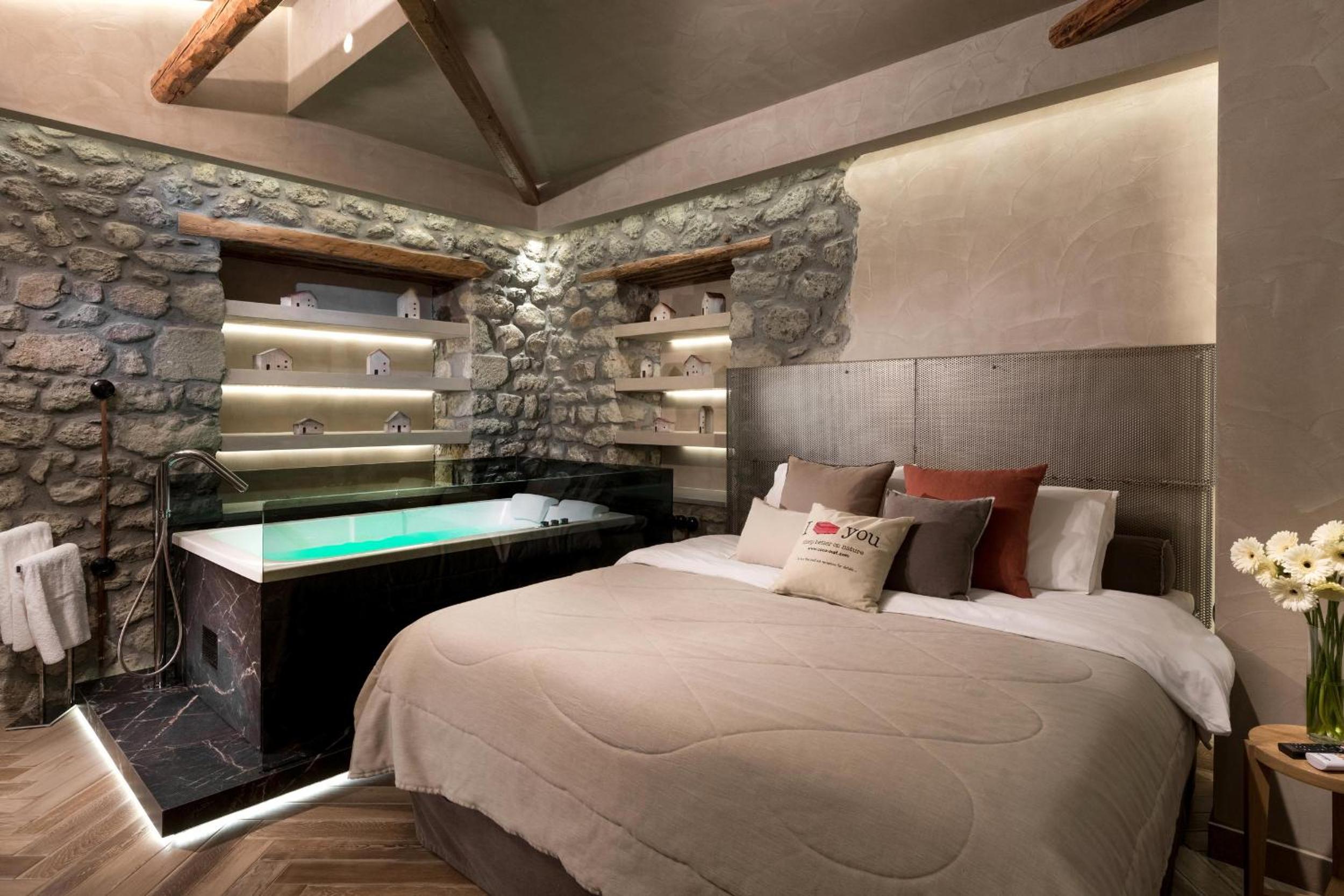  The Stone Room with Hot Tub - Photo 2